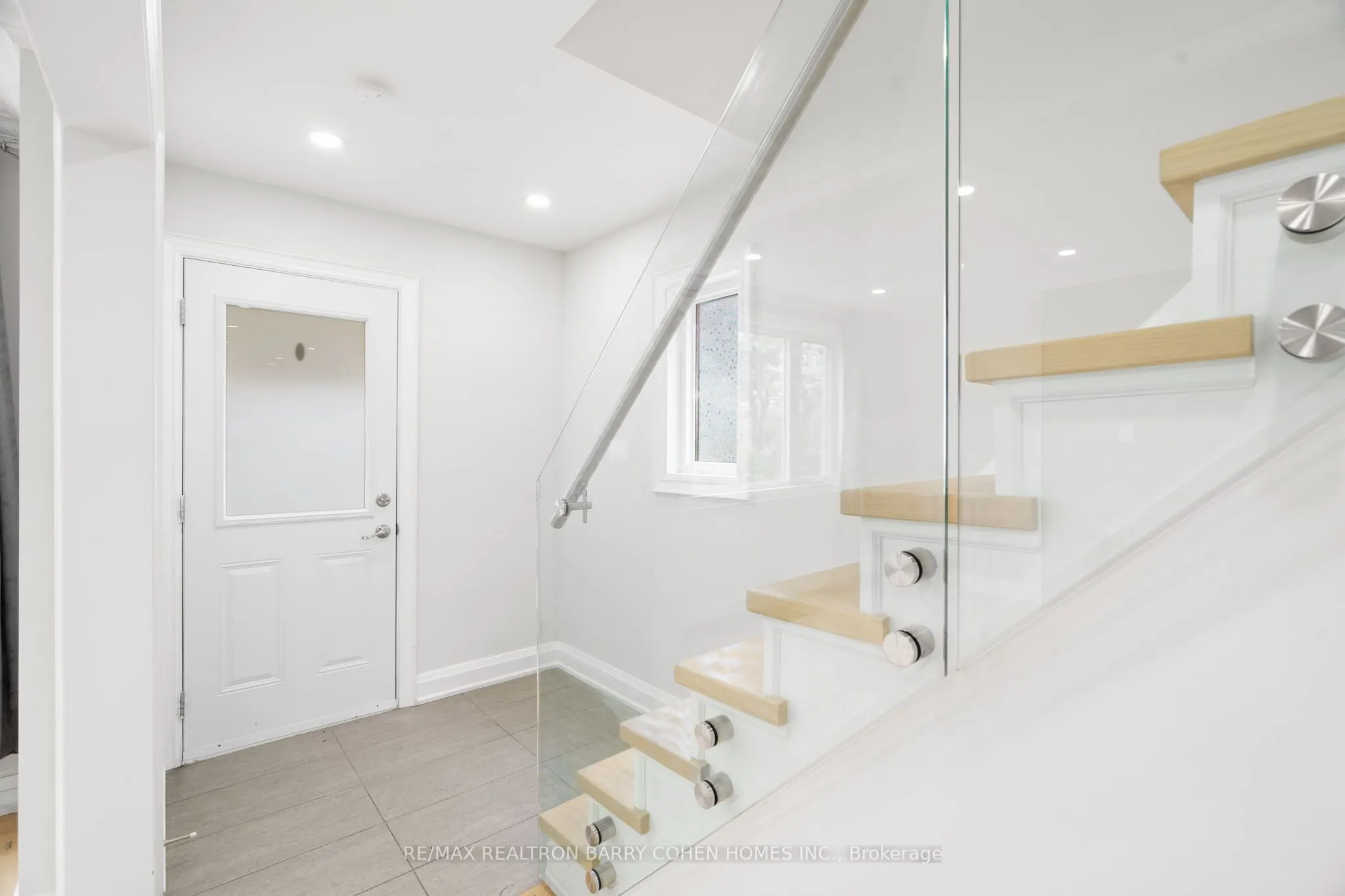 918 Eglinton Avenue E