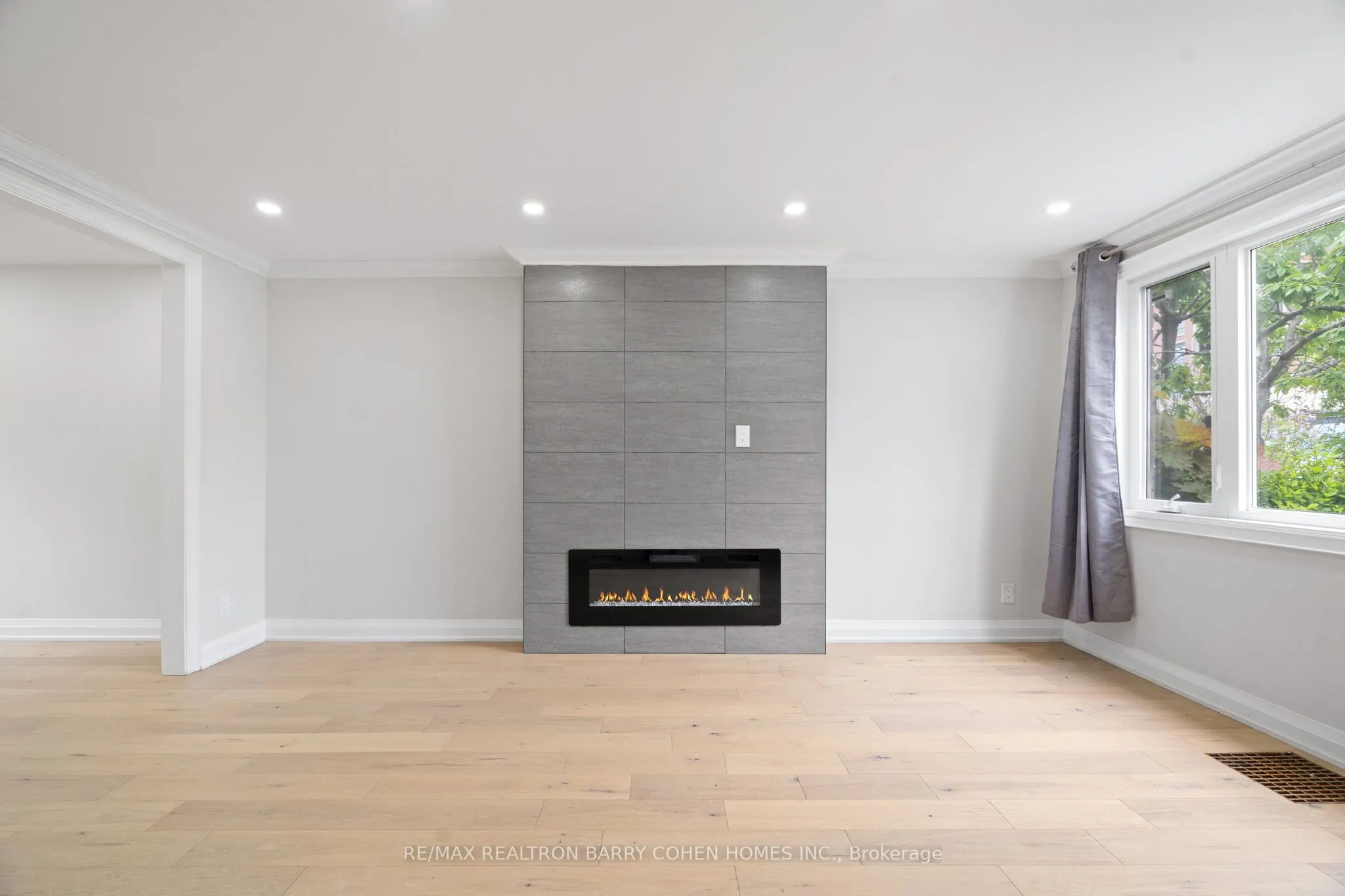 918 Eglinton Avenue E
