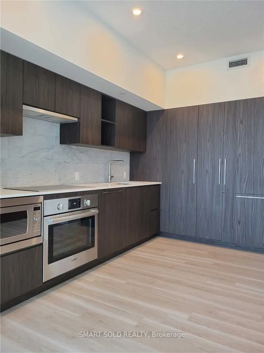 17 Bathurst Street, #3616