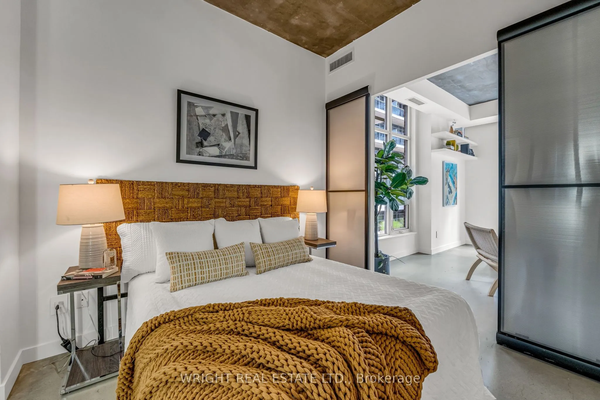 19 Brant Street, #209
