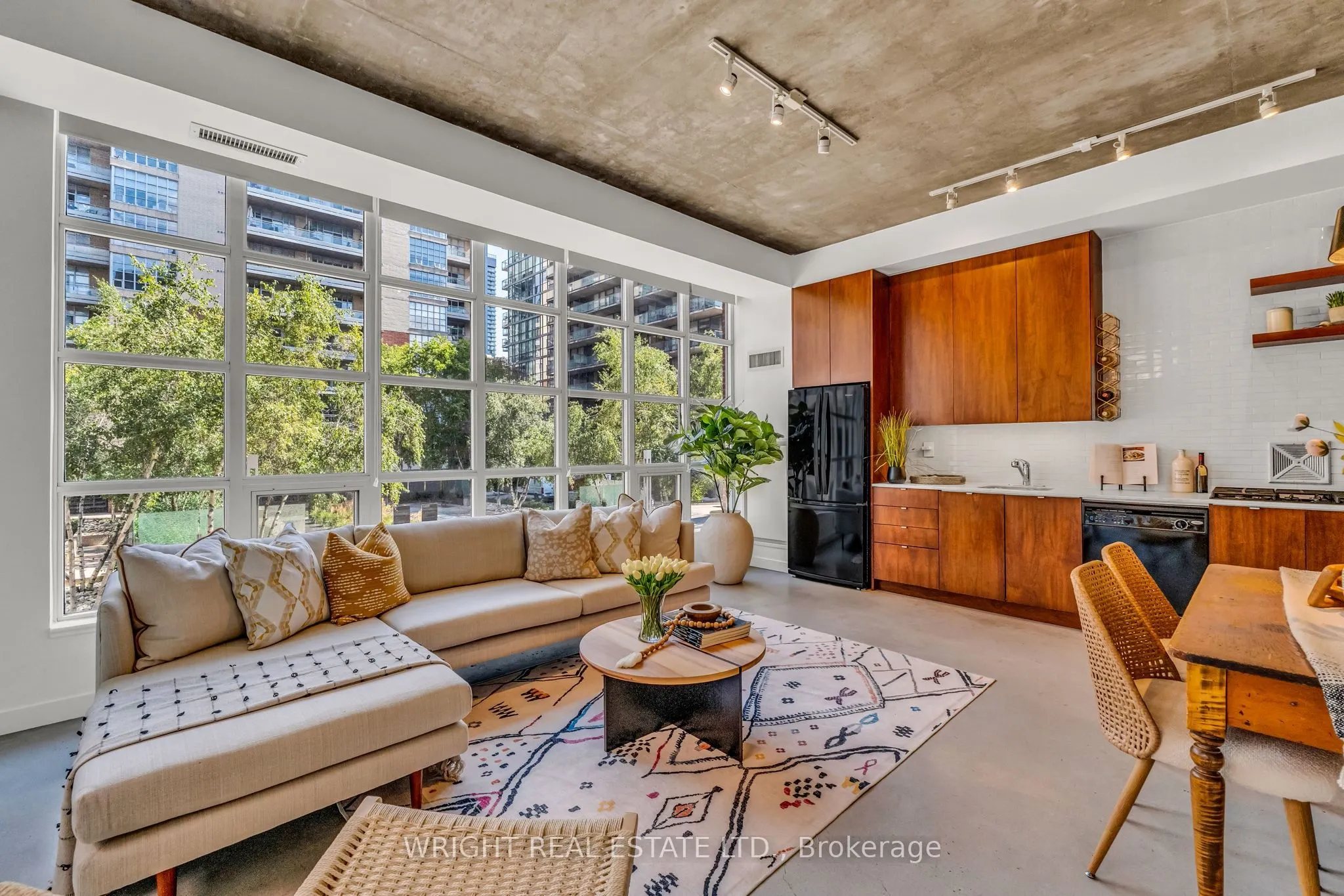 19 Brant Street, #209