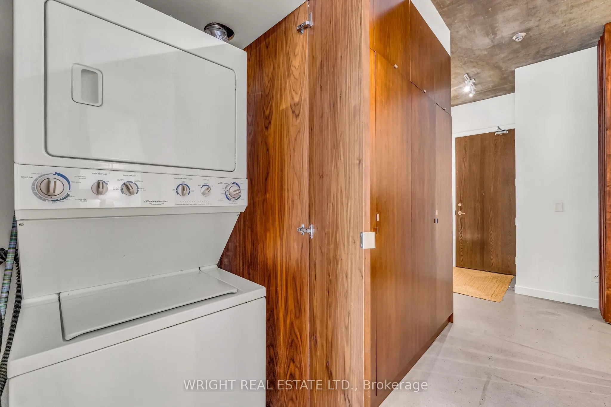 19 Brant Street, #209