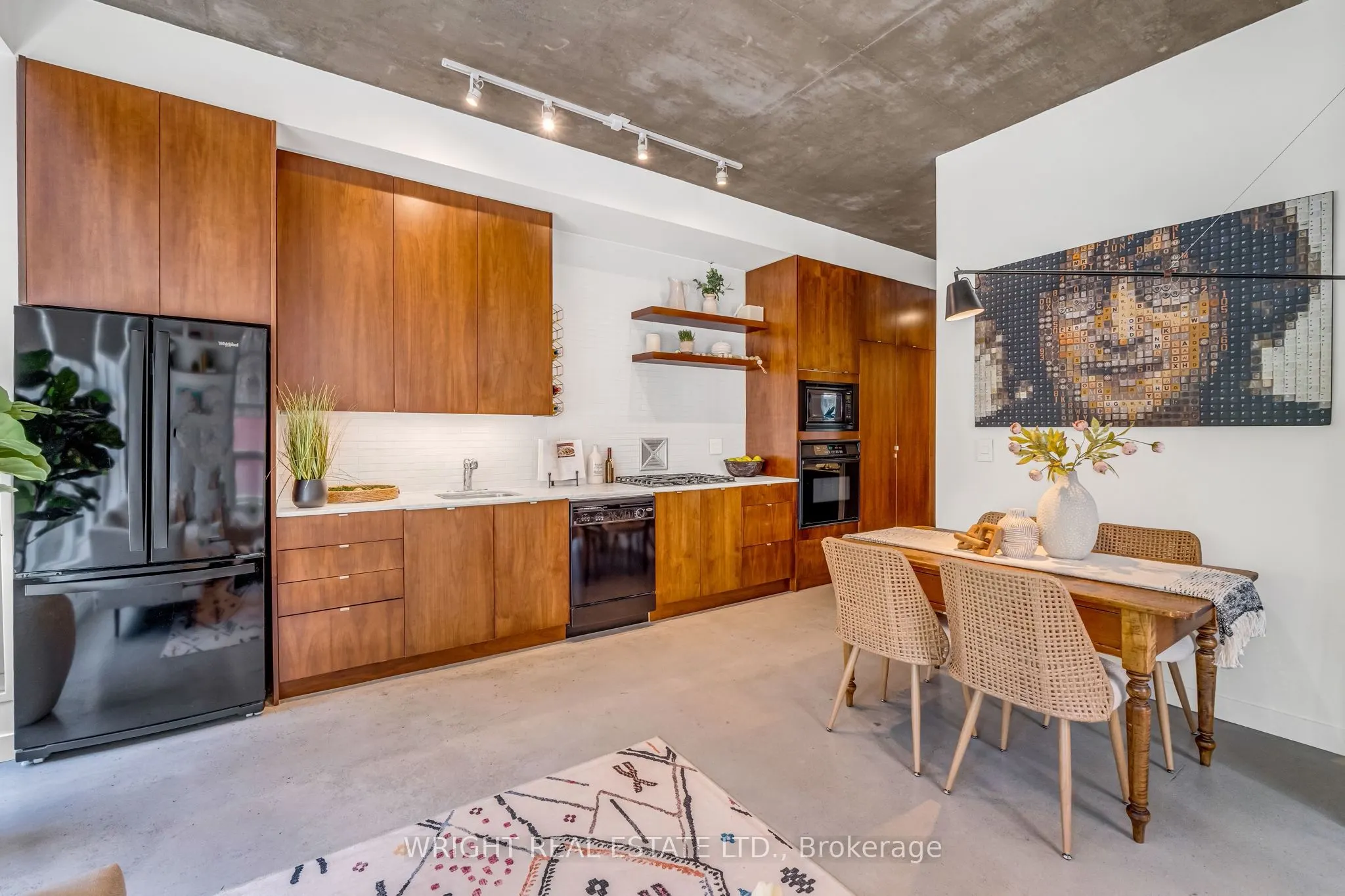 19 Brant Street, #209