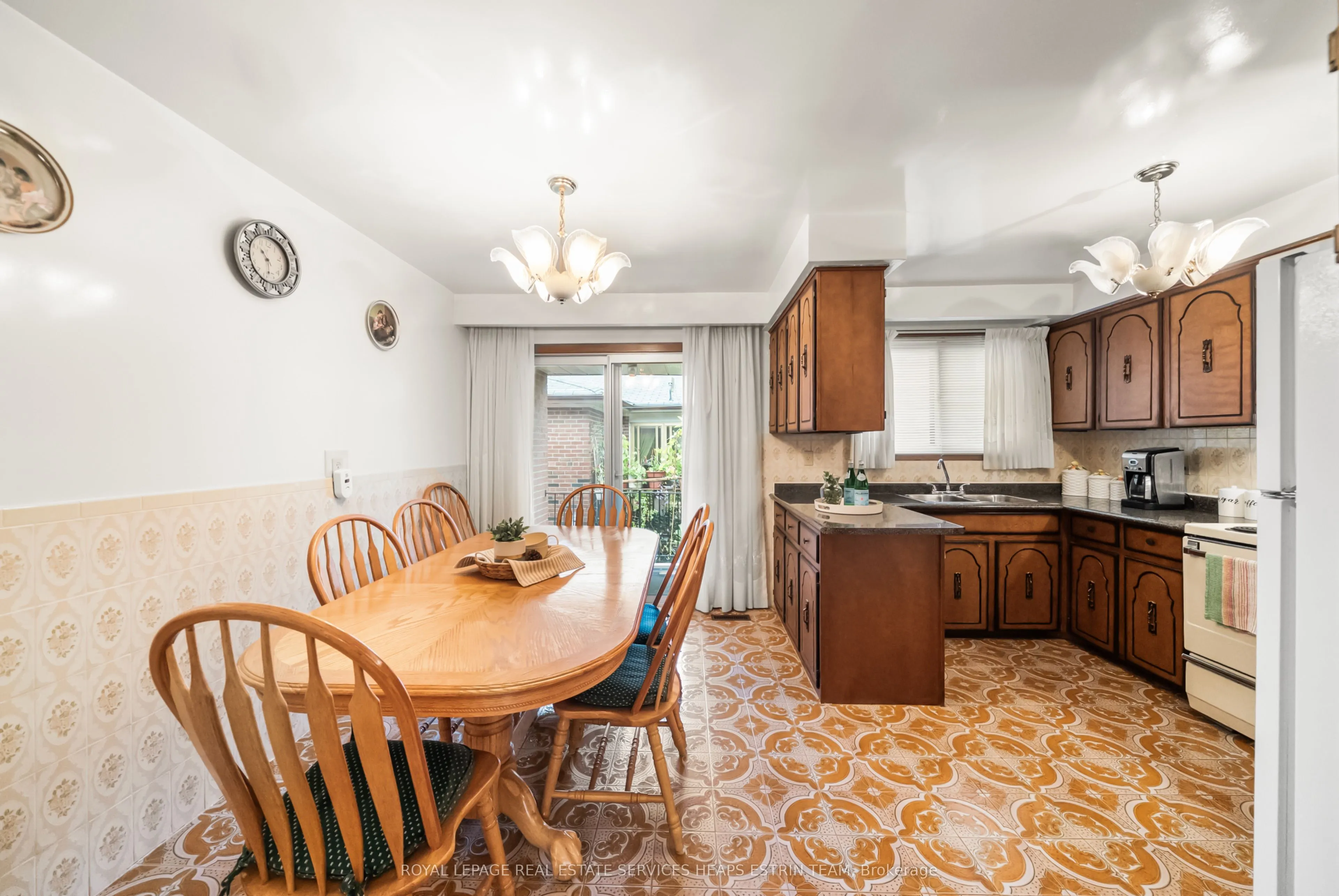 105 Bickerton Crescent