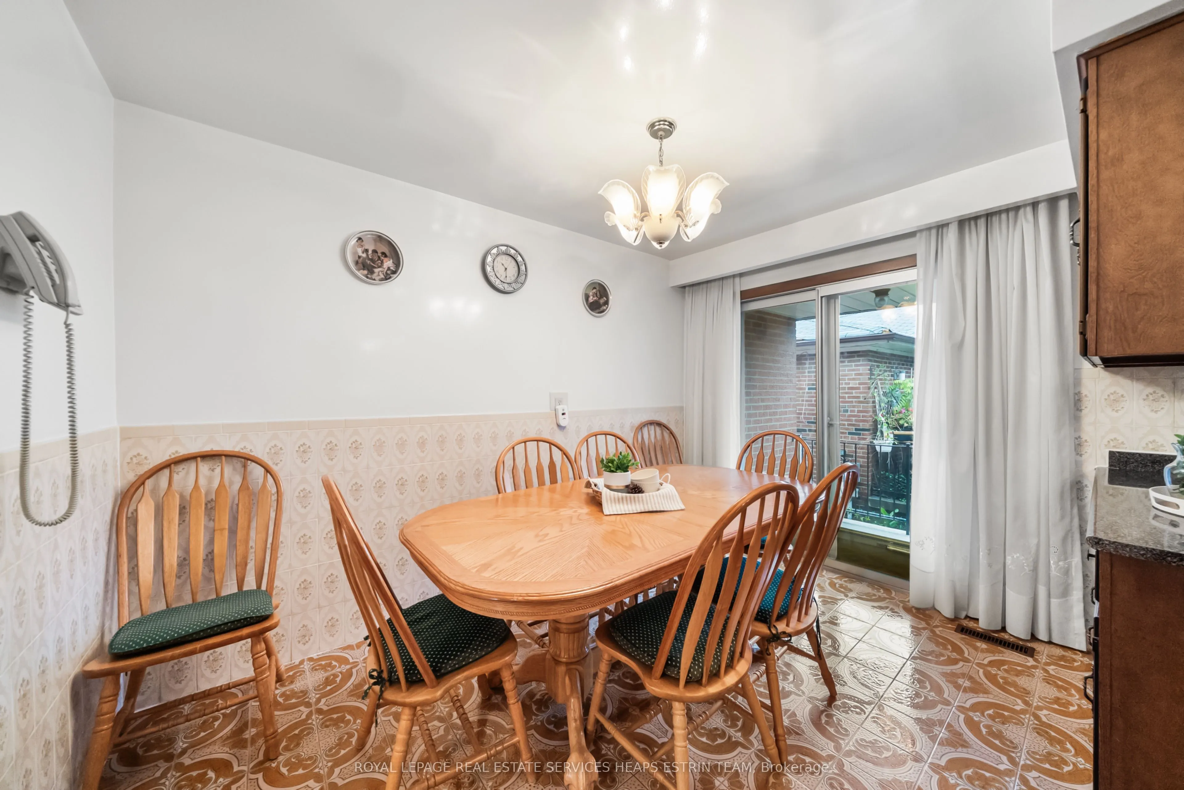 105 Bickerton Crescent