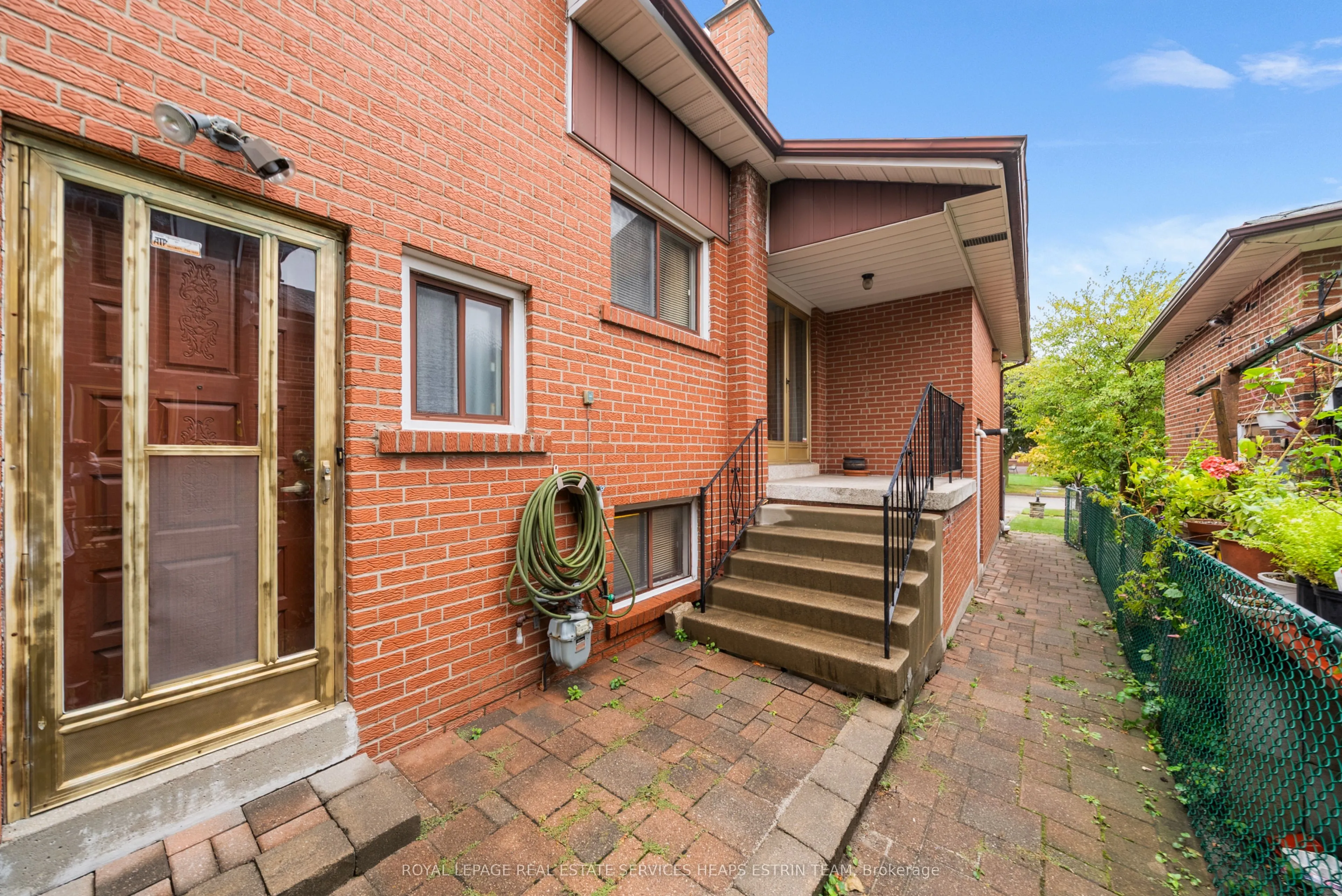 105 Bickerton Crescent