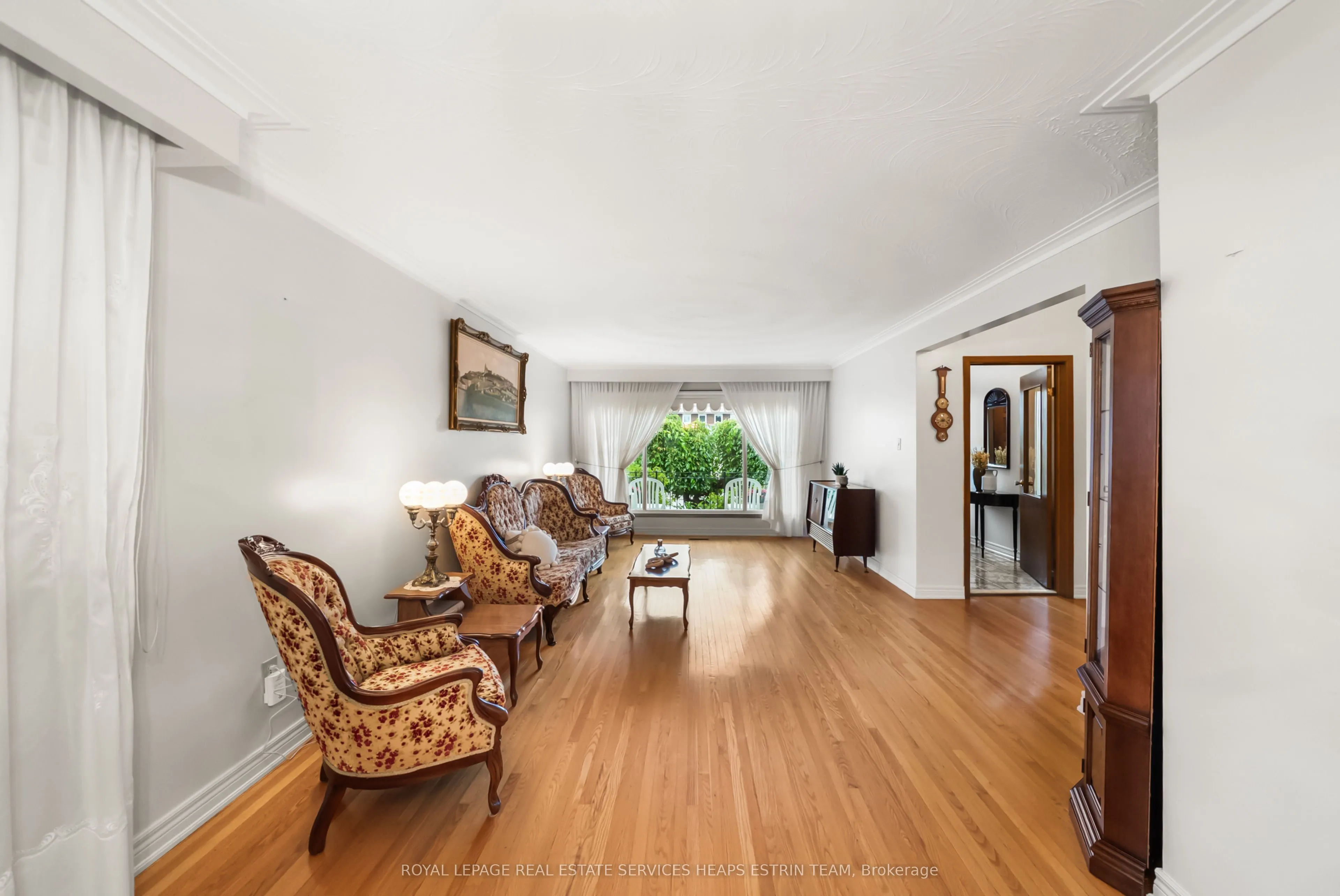 105 Bickerton Crescent