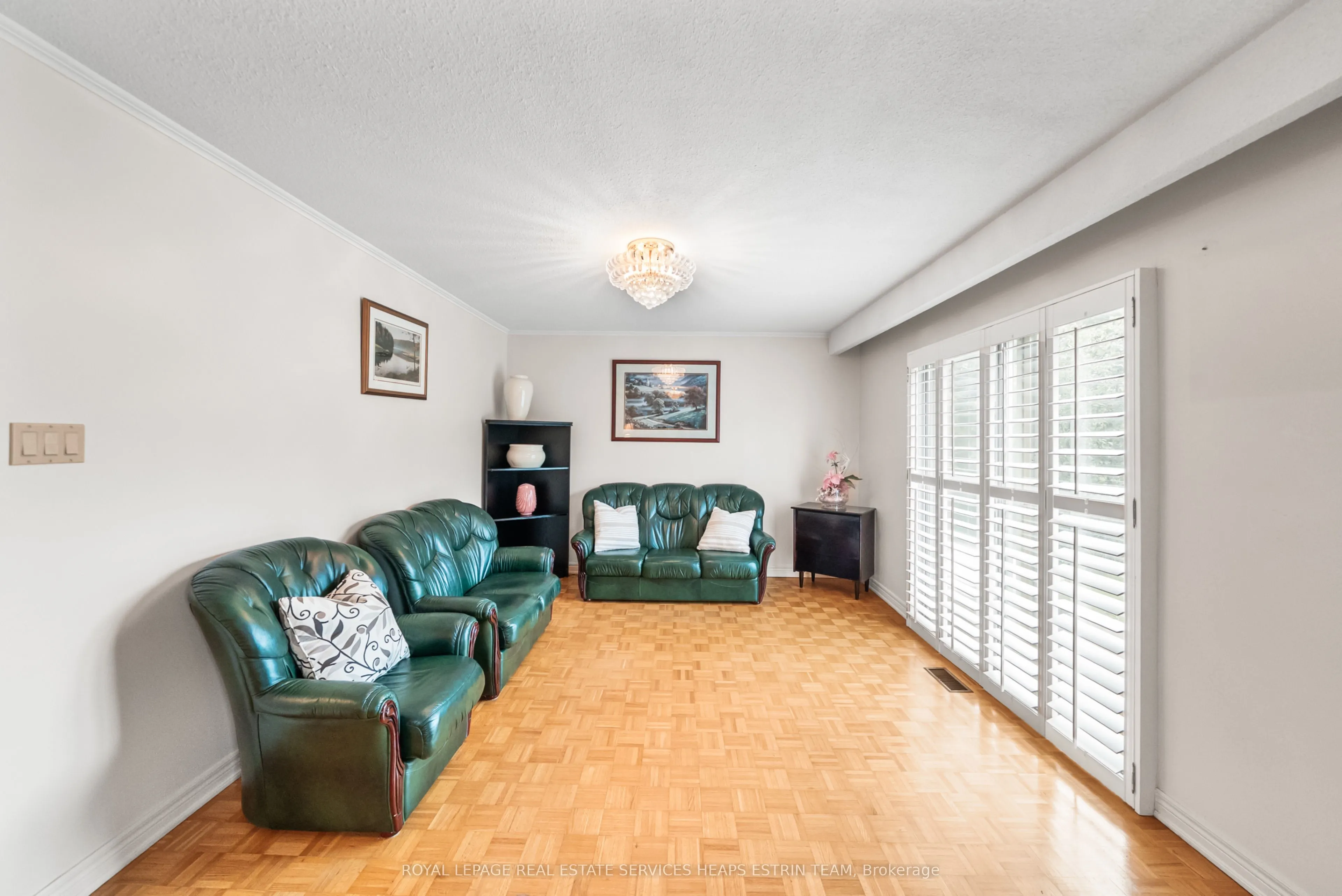 105 Bickerton Crescent