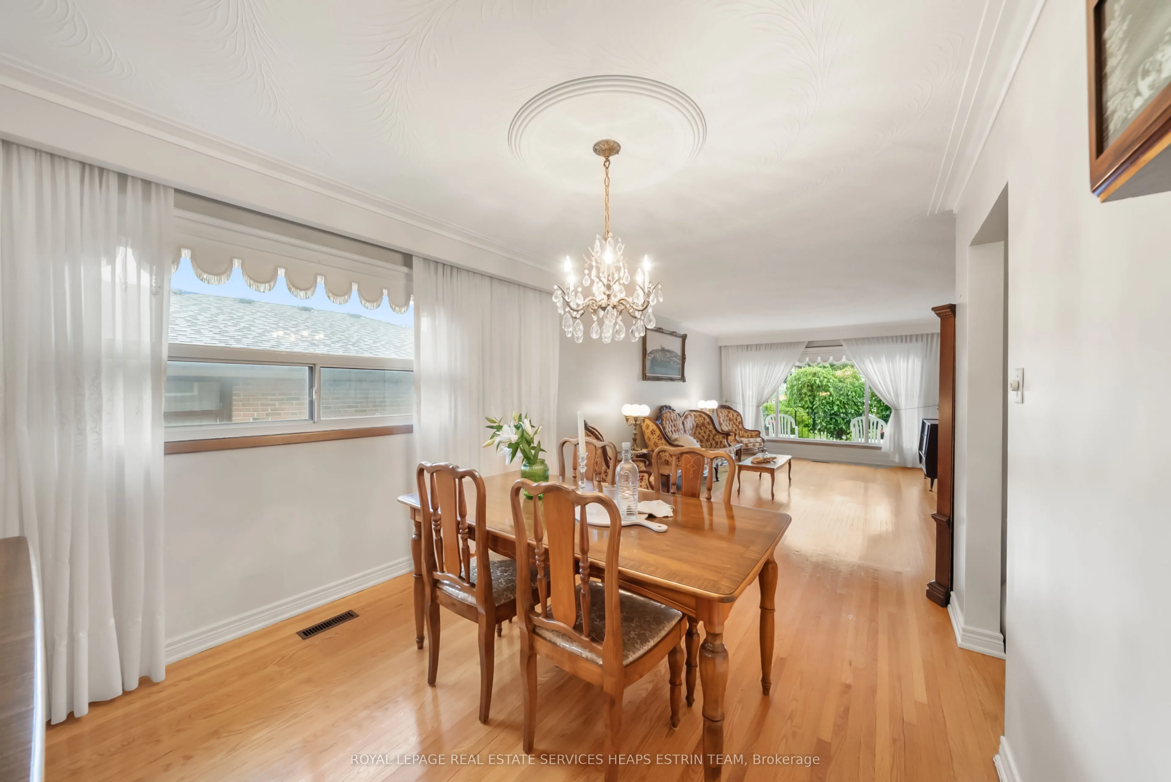 105 Bickerton Crescent