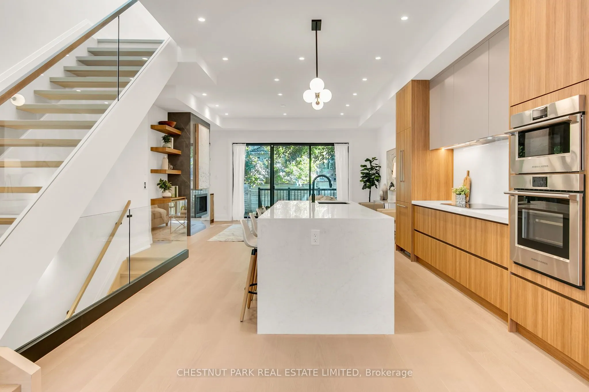 1031 Spadina Road