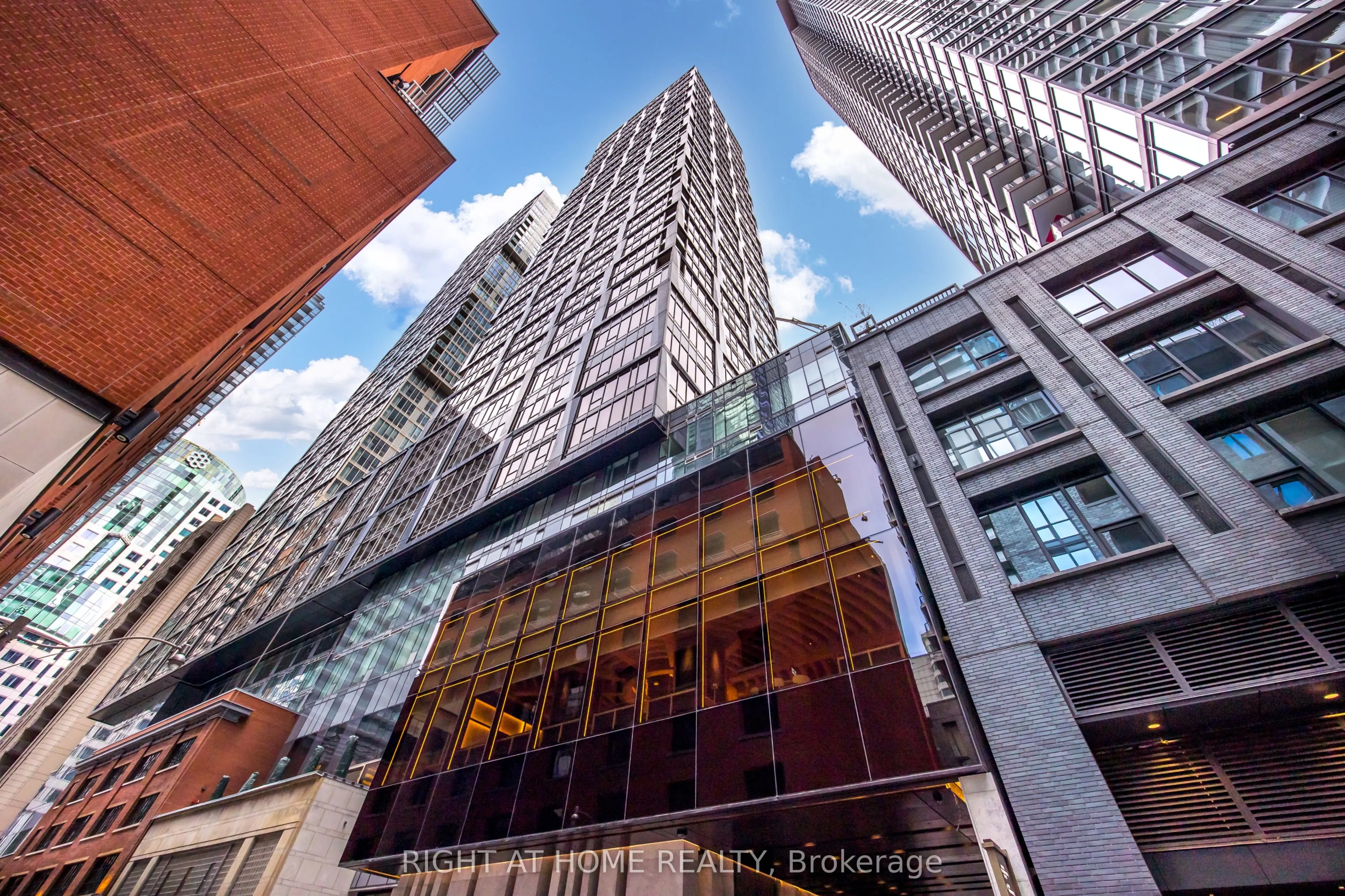 35 Mercer Street N, #3412