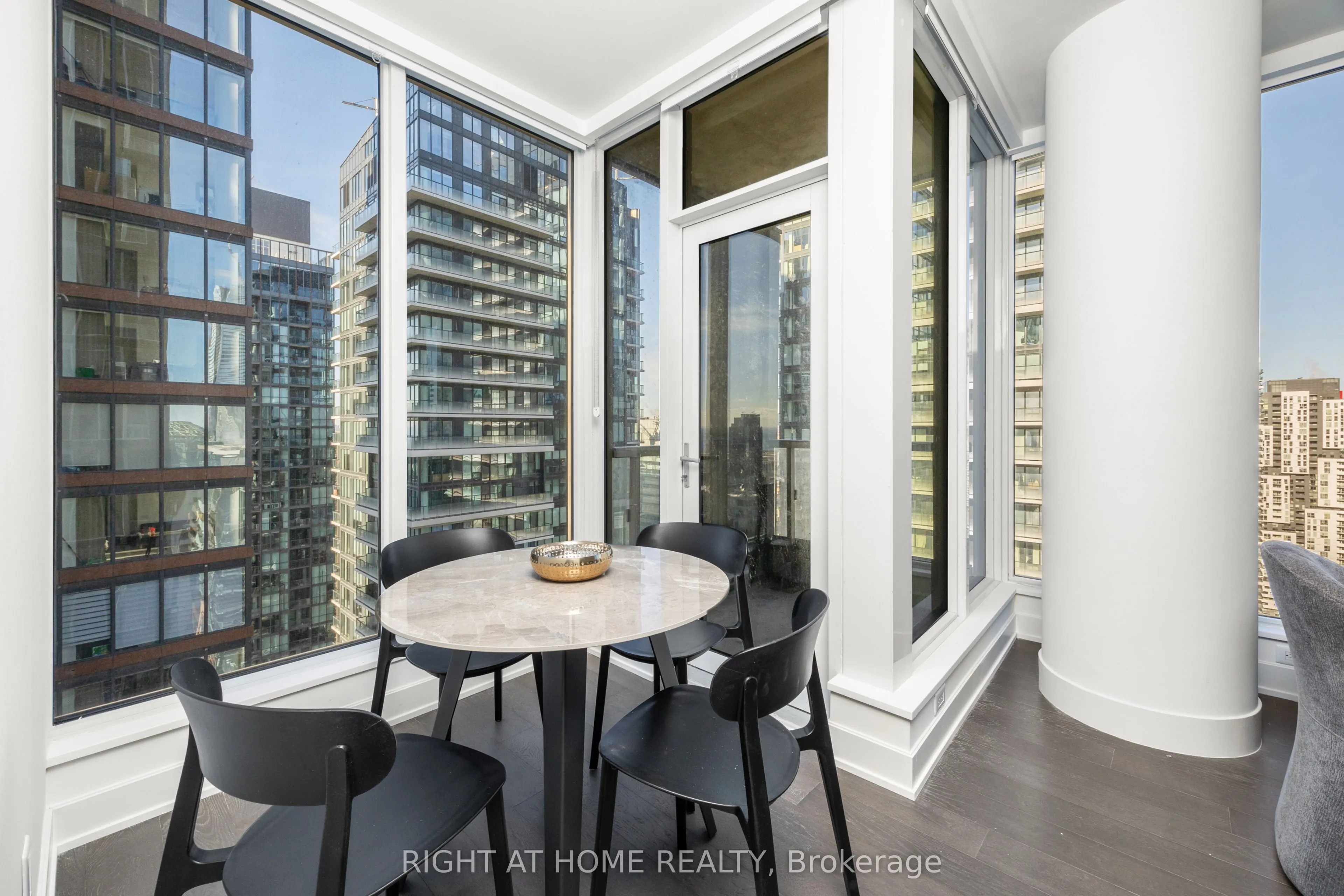 35 Mercer Street N, #3412