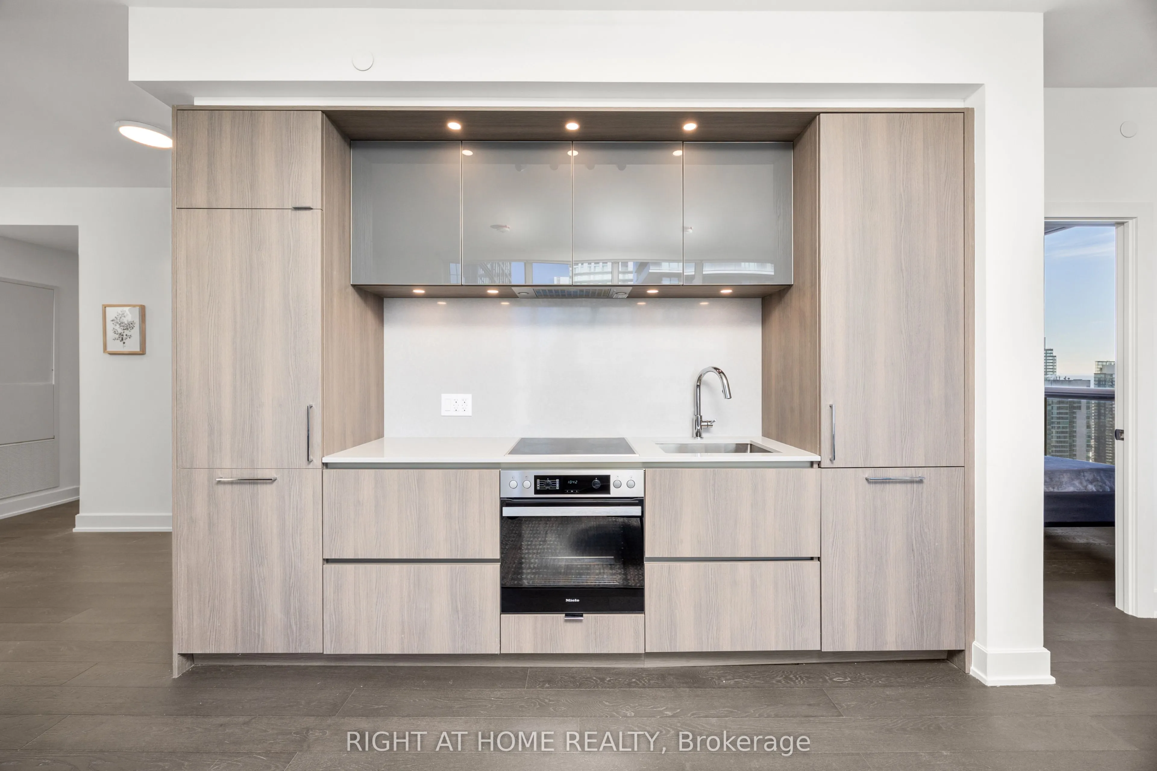 35 Mercer Street N, #3412