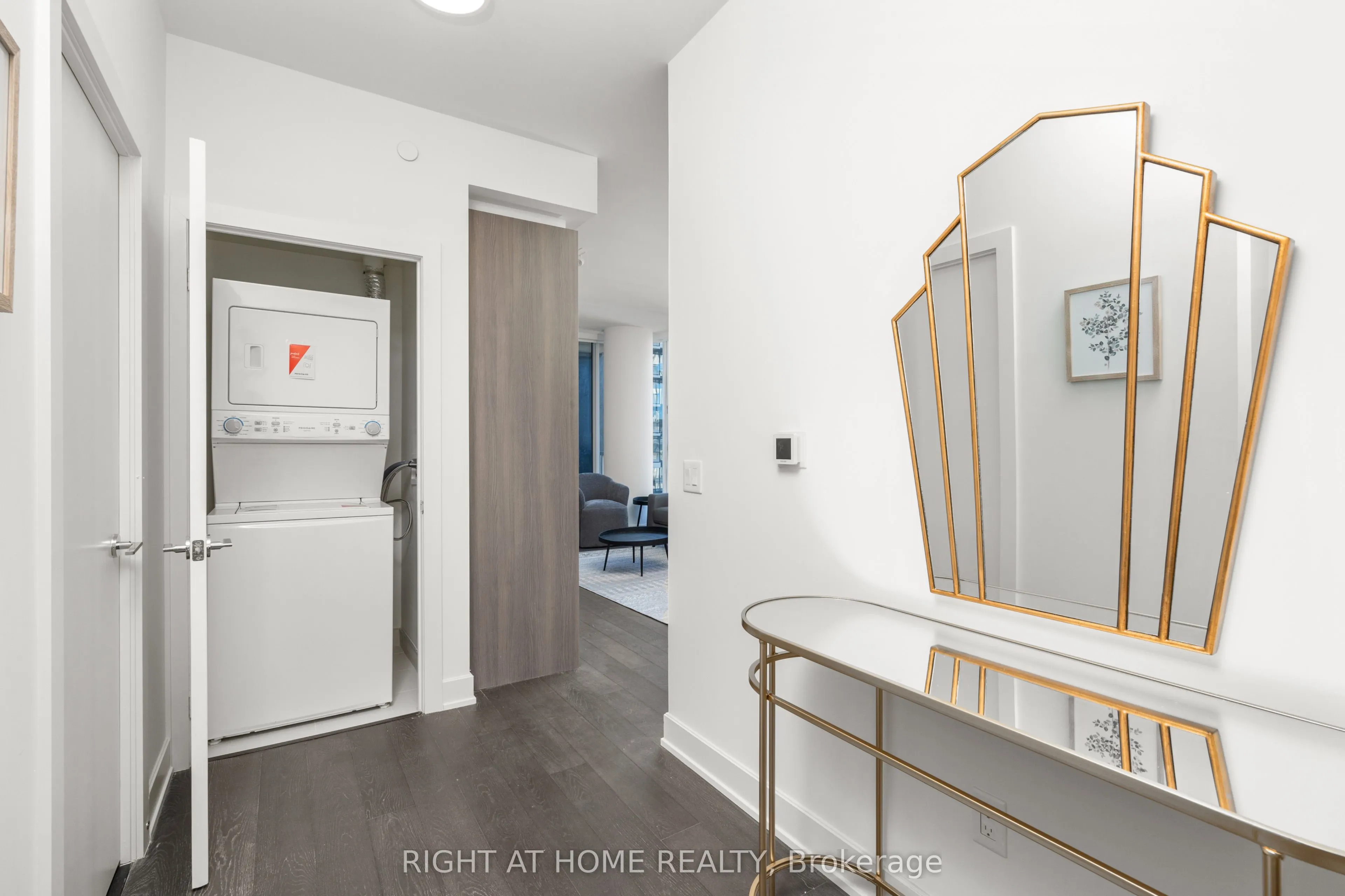 35 Mercer Street N, #3412