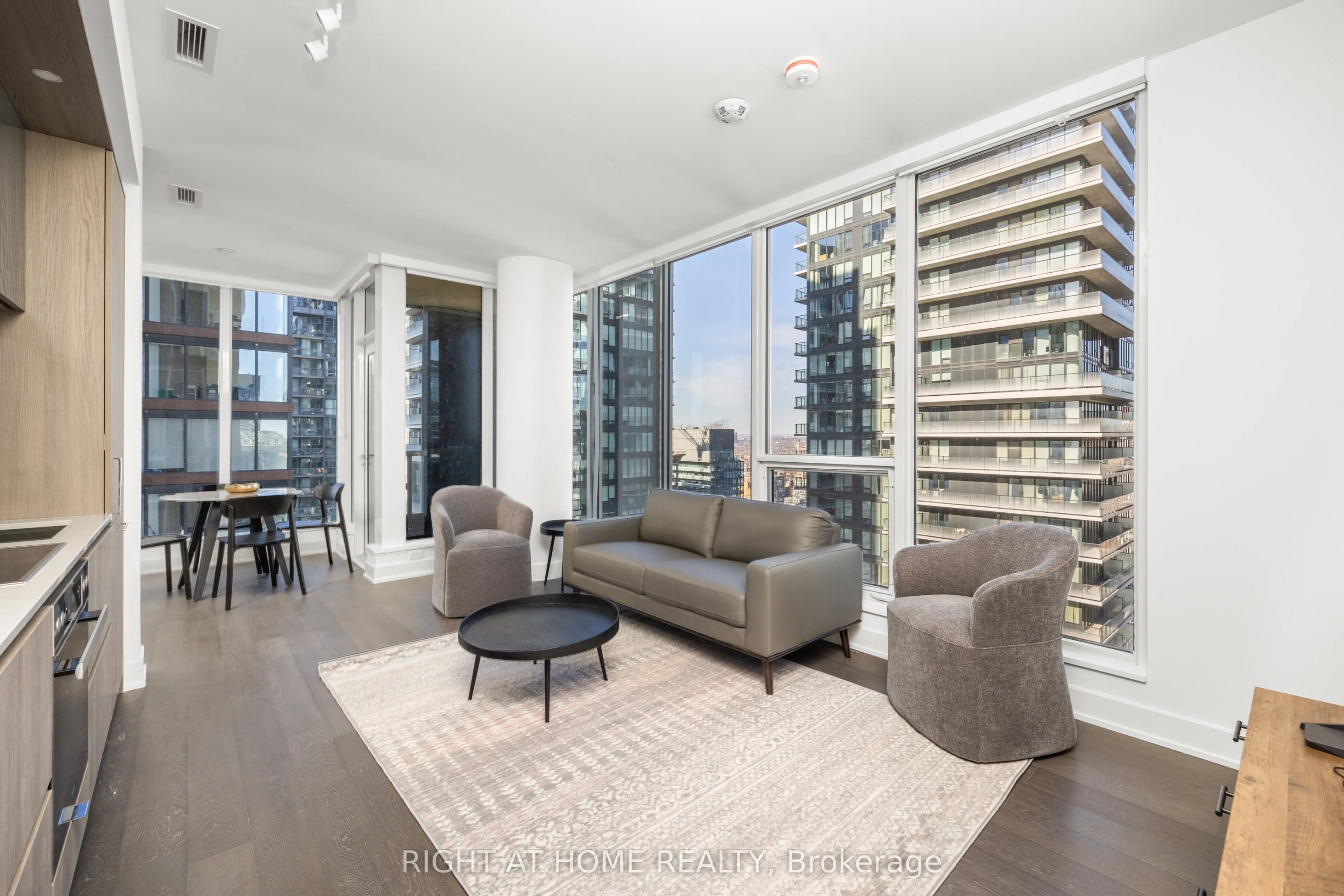 35 Mercer Street N, #3412
