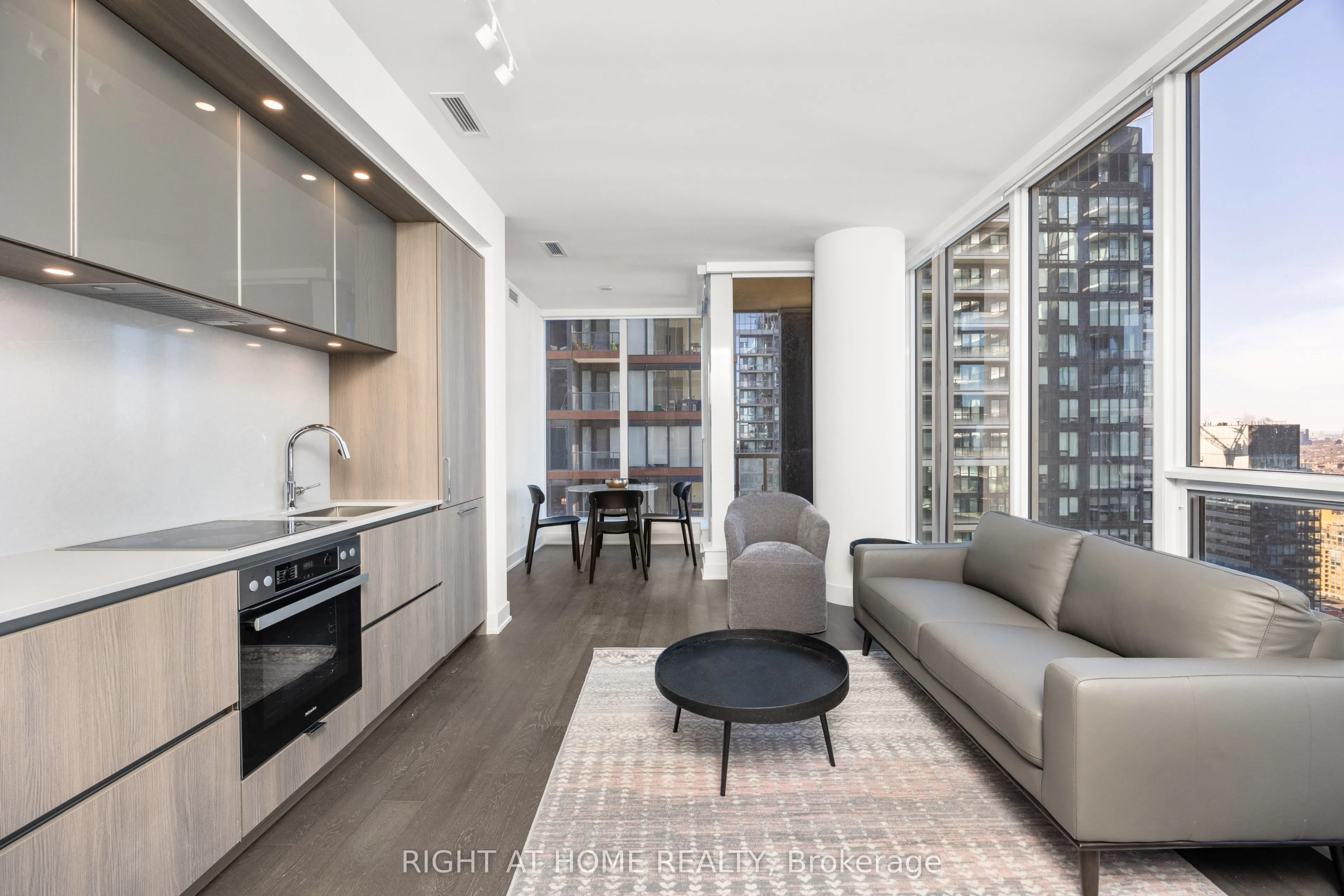 35 Mercer Street N, #3412