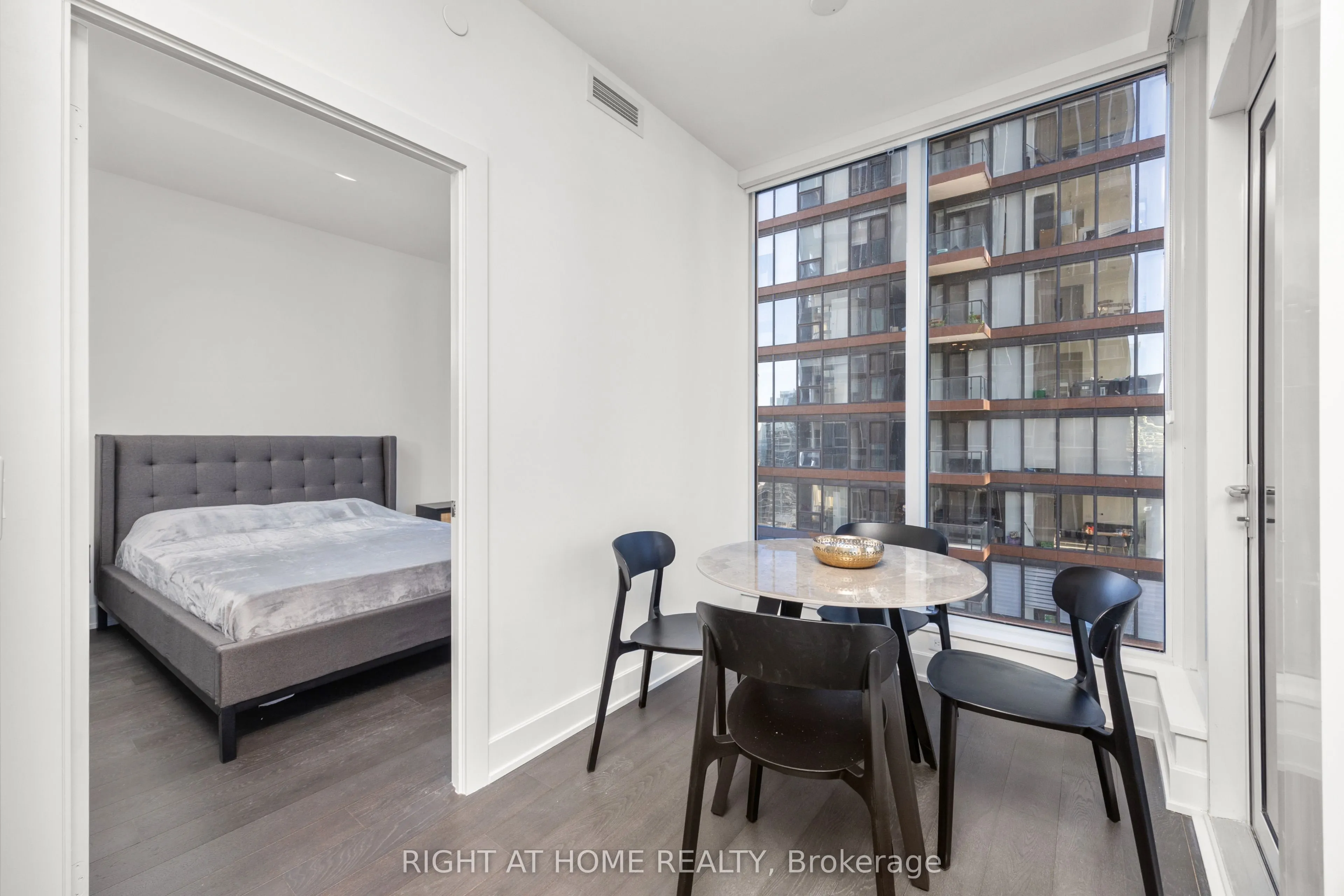 35 Mercer Street N, #3412