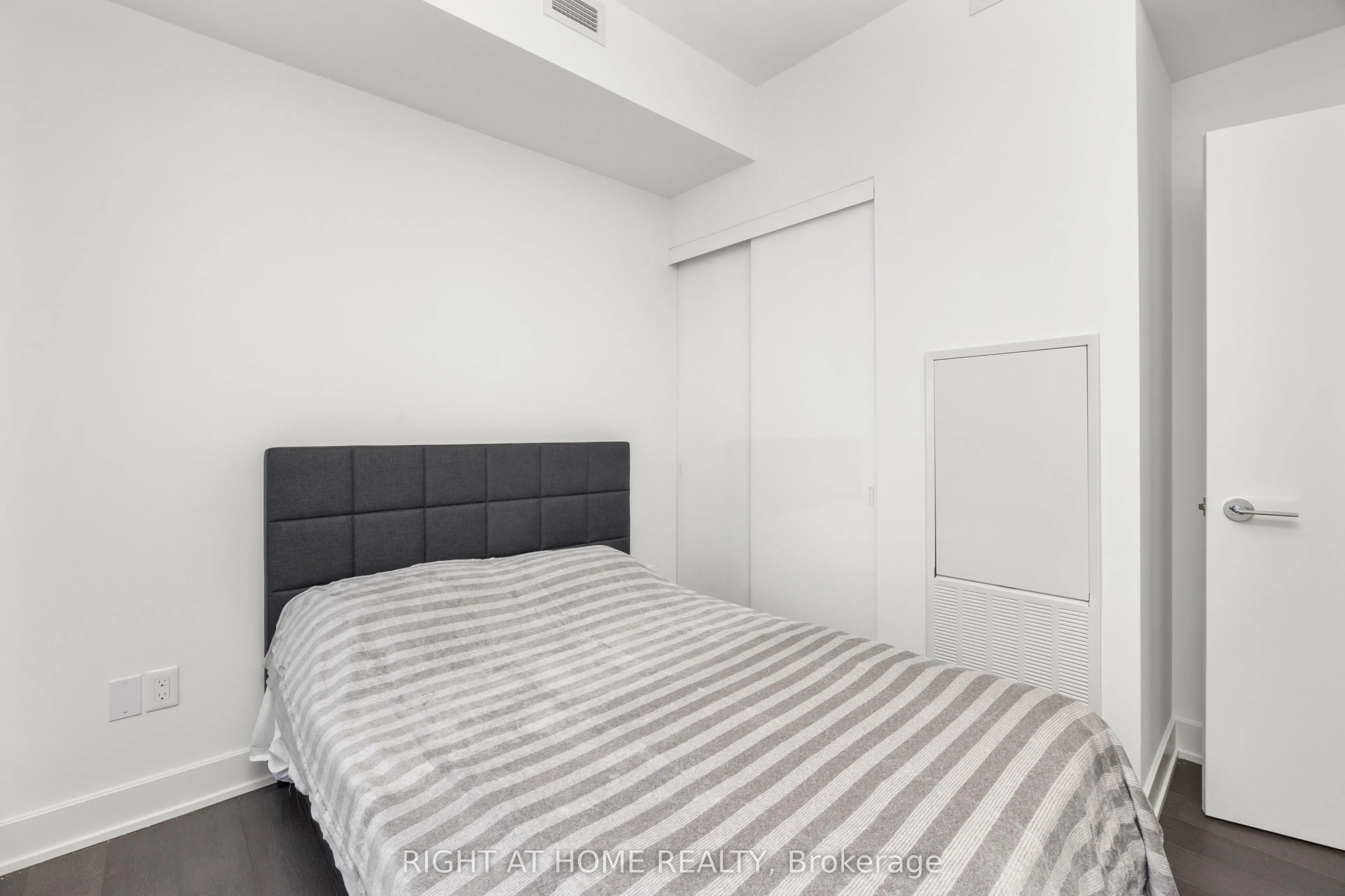 35 Mercer Street N, #3412
