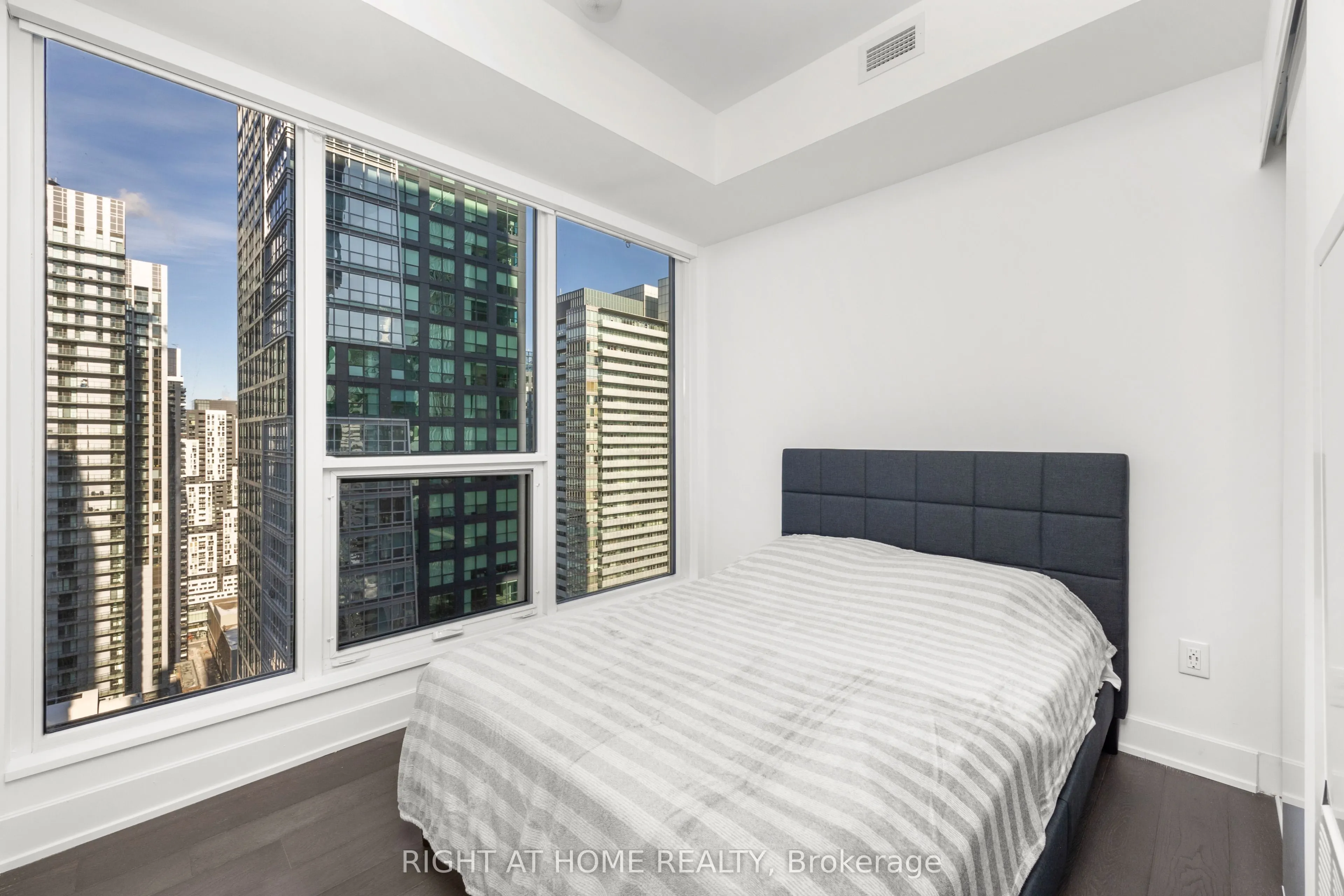 35 Mercer Street N, #3412