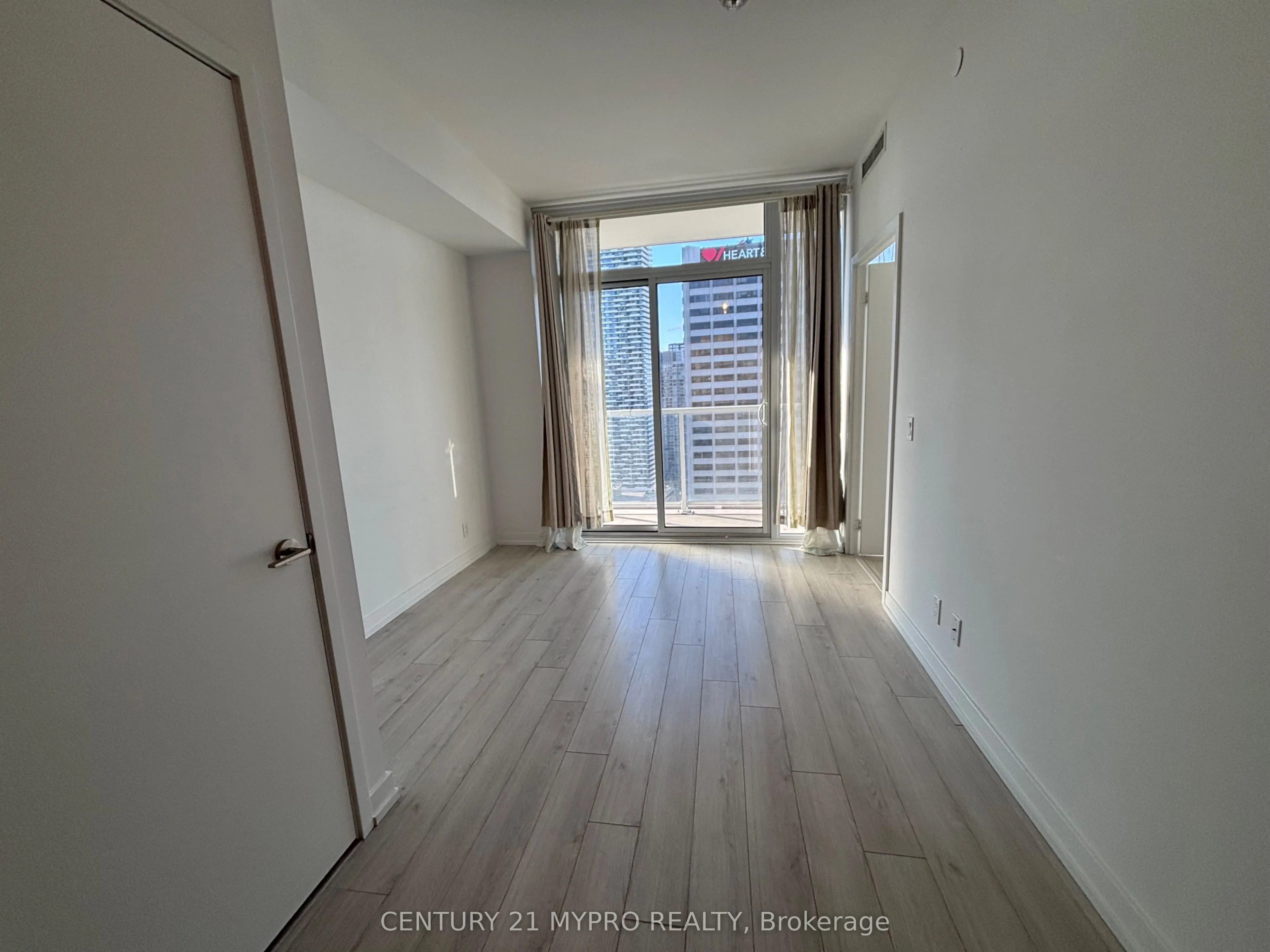 33 Helendale Avenue, #1909