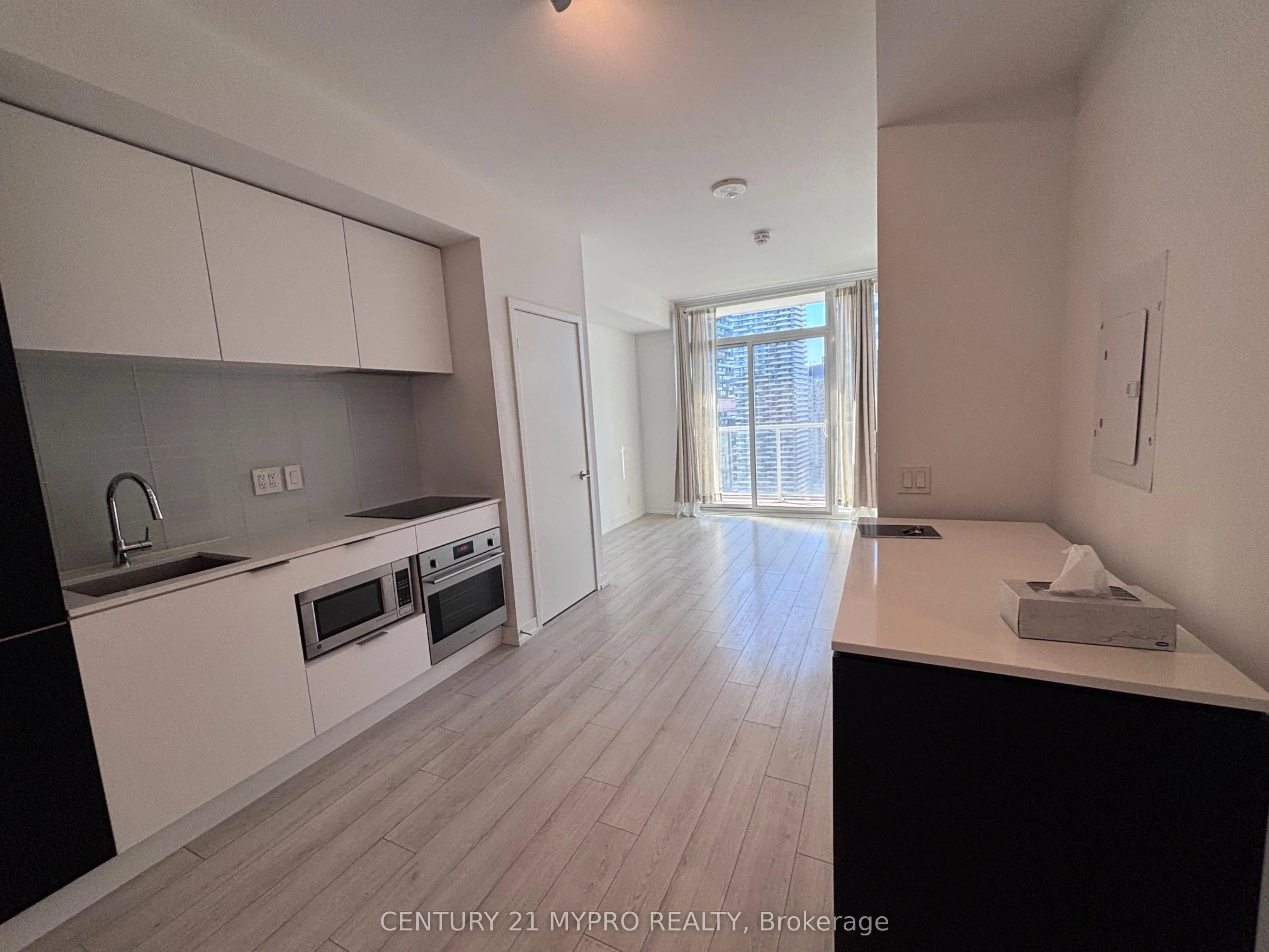 33 Helendale Avenue, #1909
