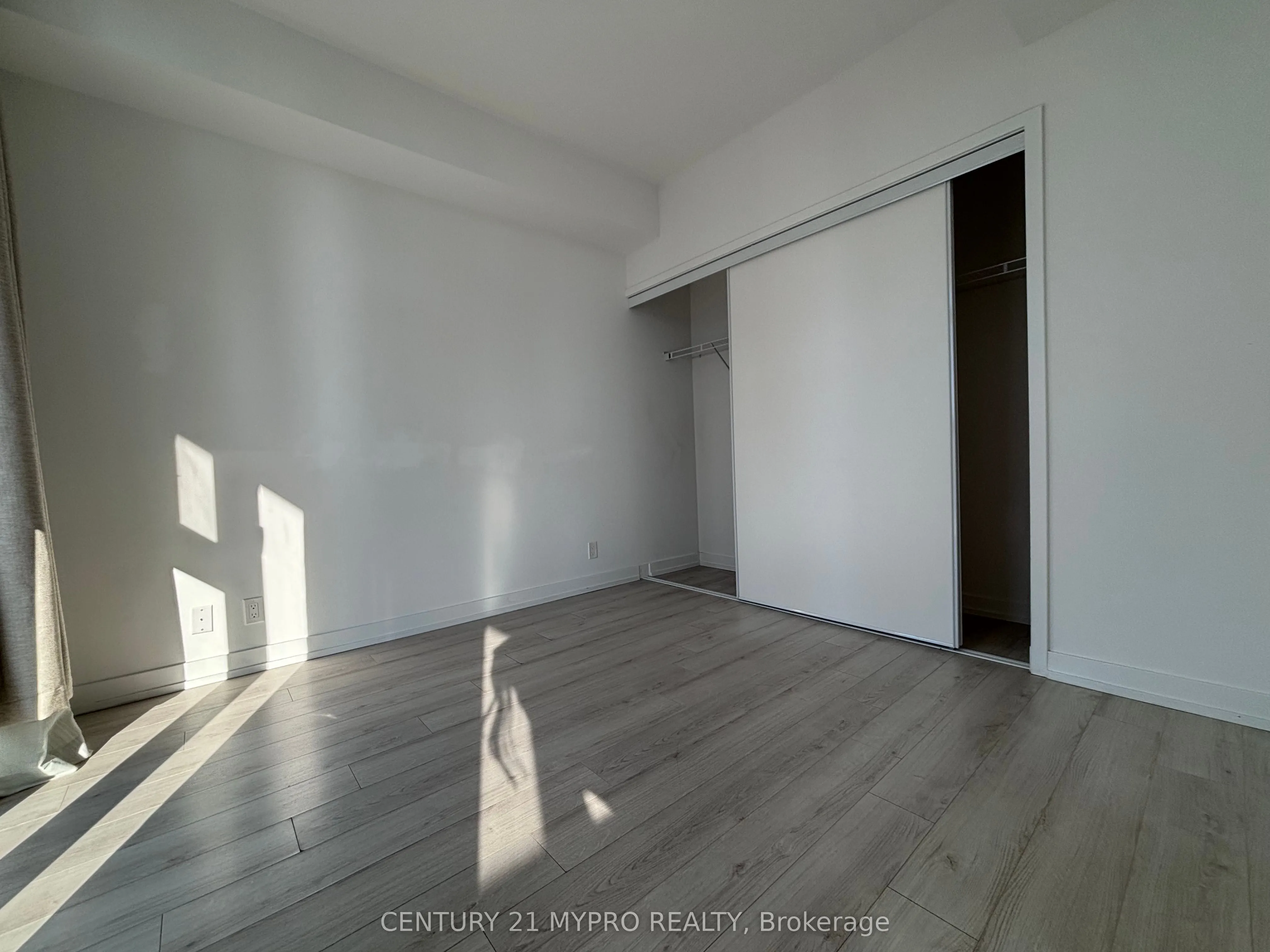 33 Helendale Avenue, #1909