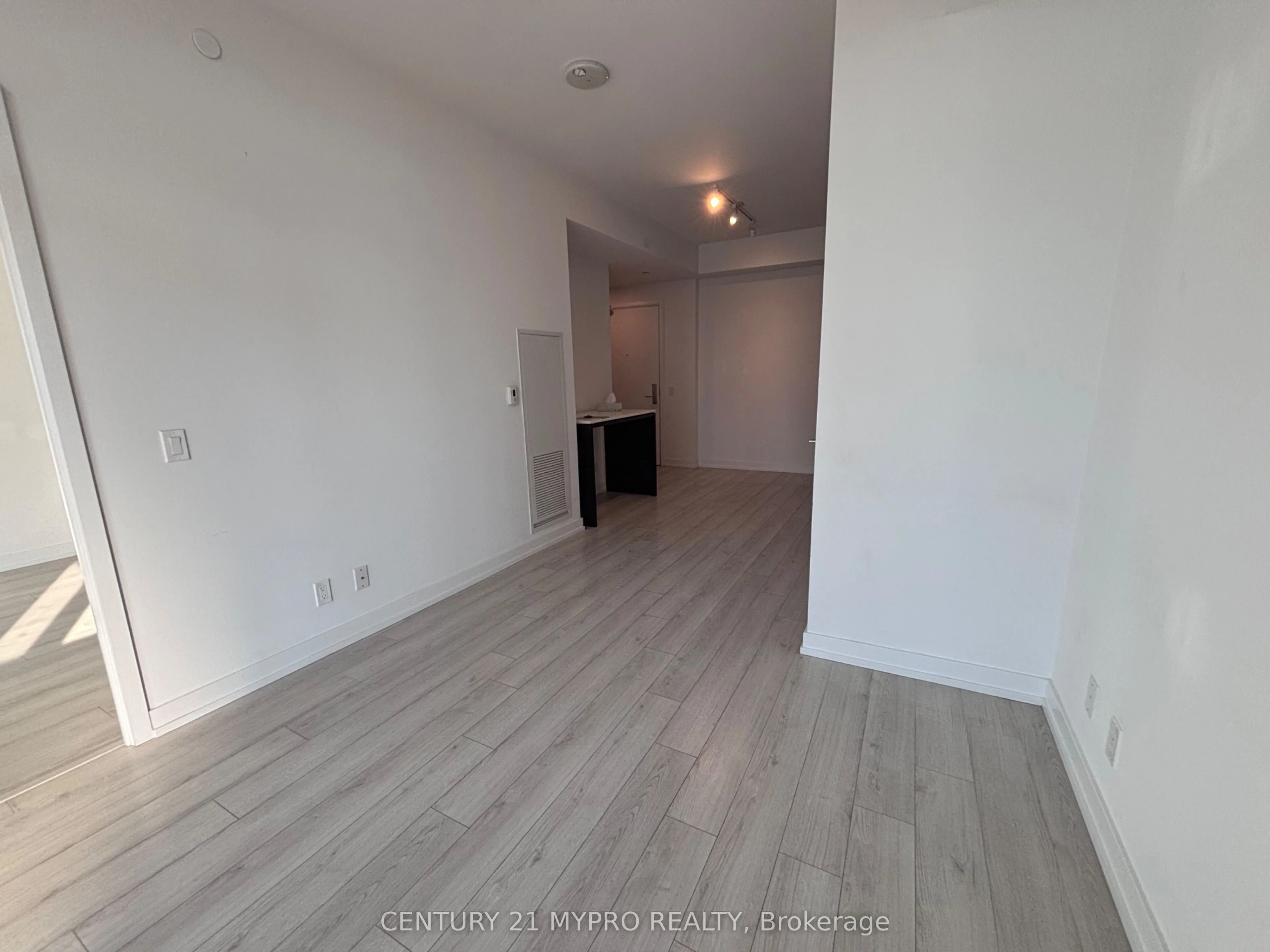 33 Helendale Avenue, #1909