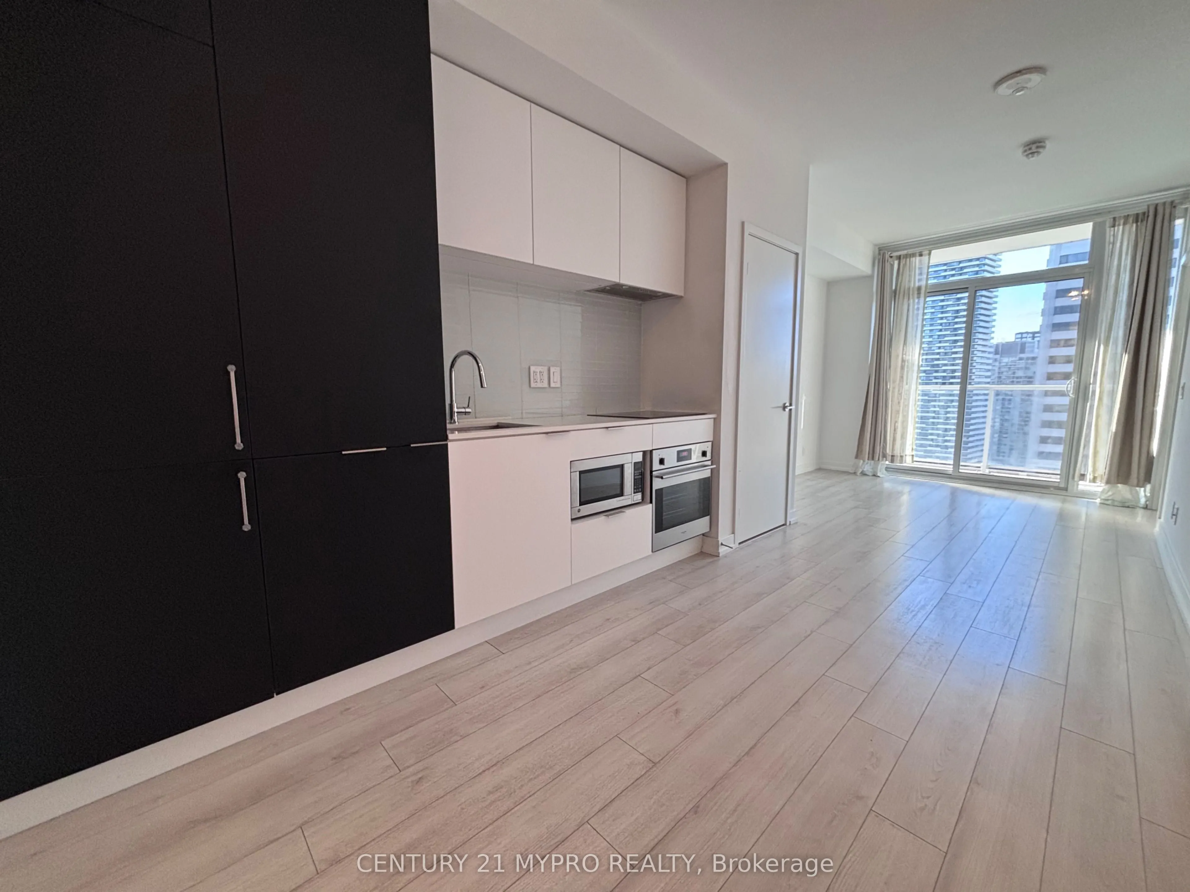 33 Helendale Avenue, #1909