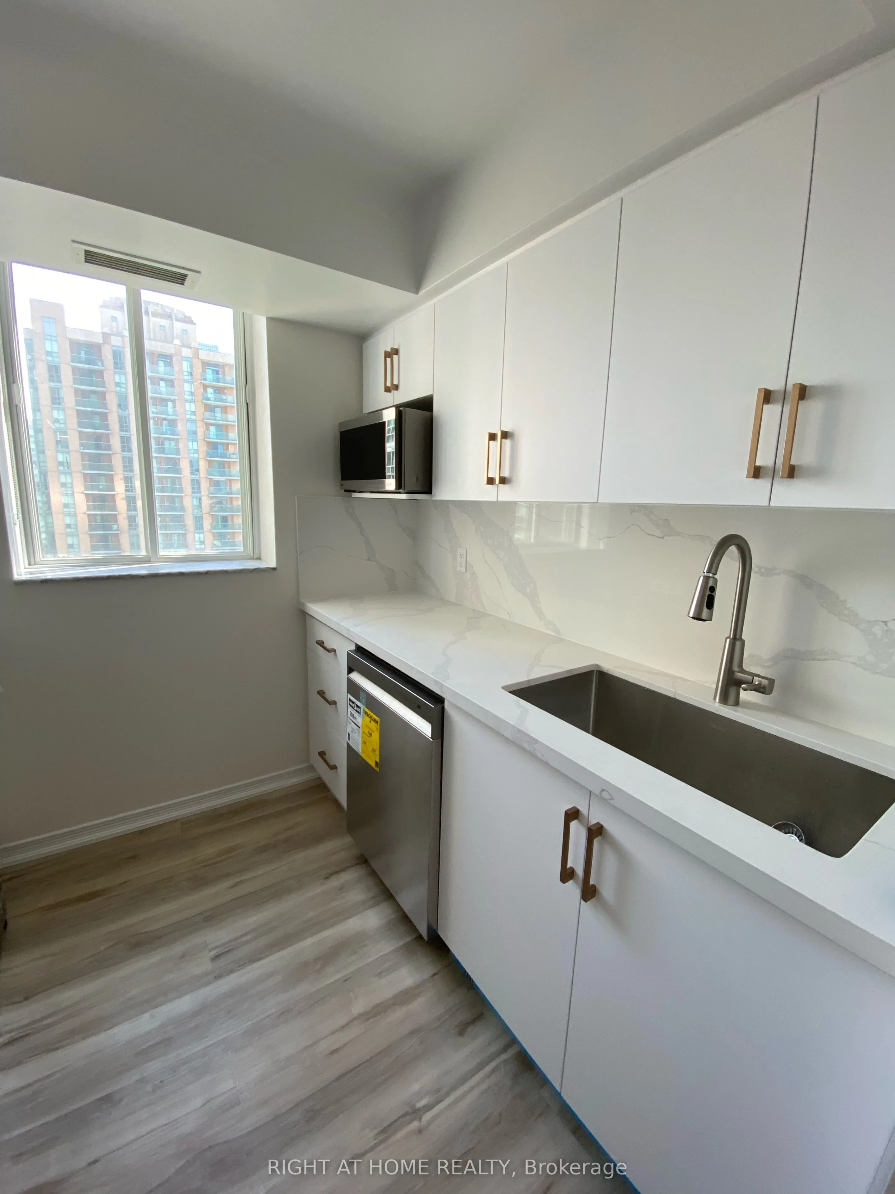 1 PEMBERTON Avenue, #1208