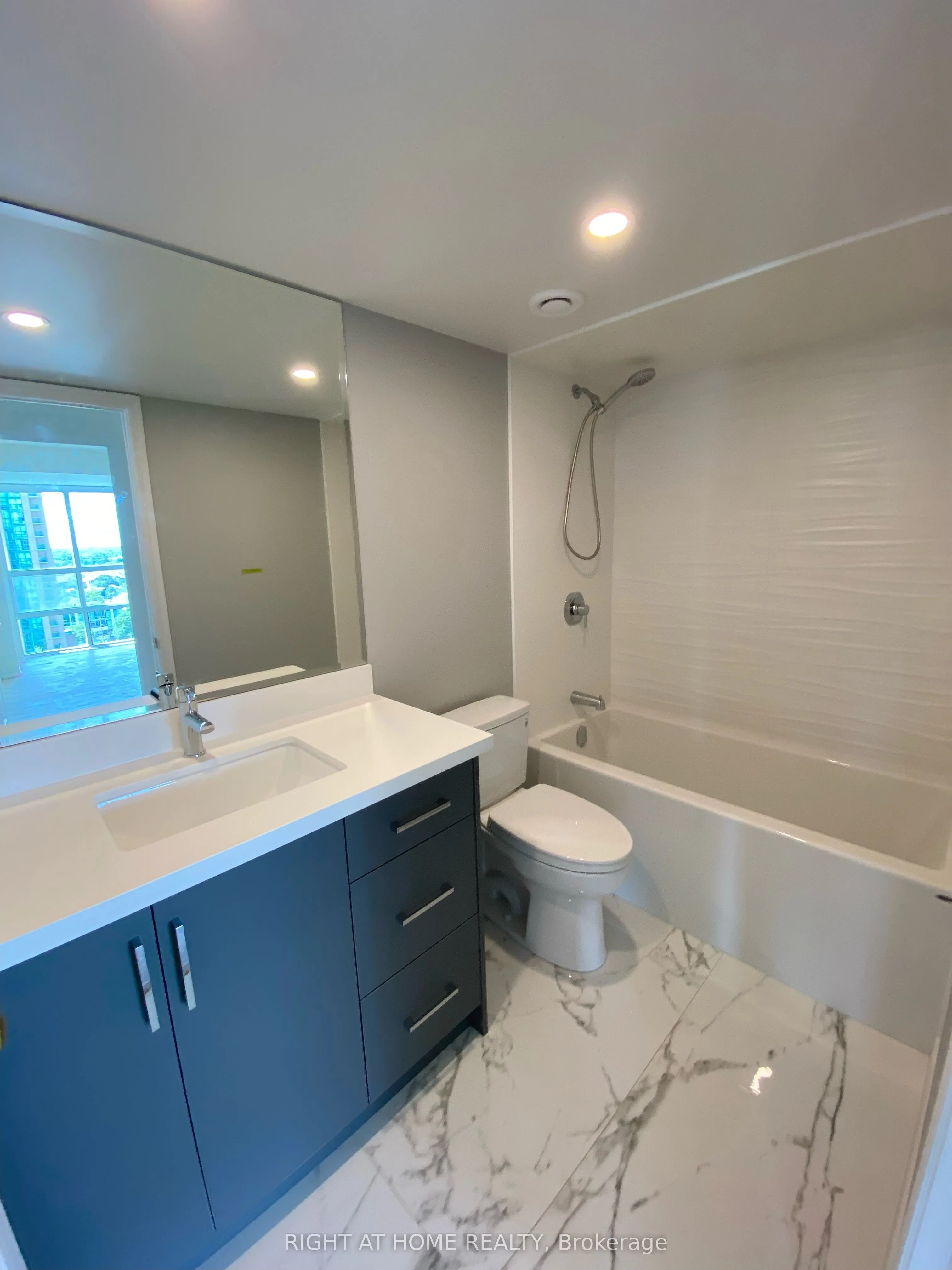 1 PEMBERTON Avenue, #1208