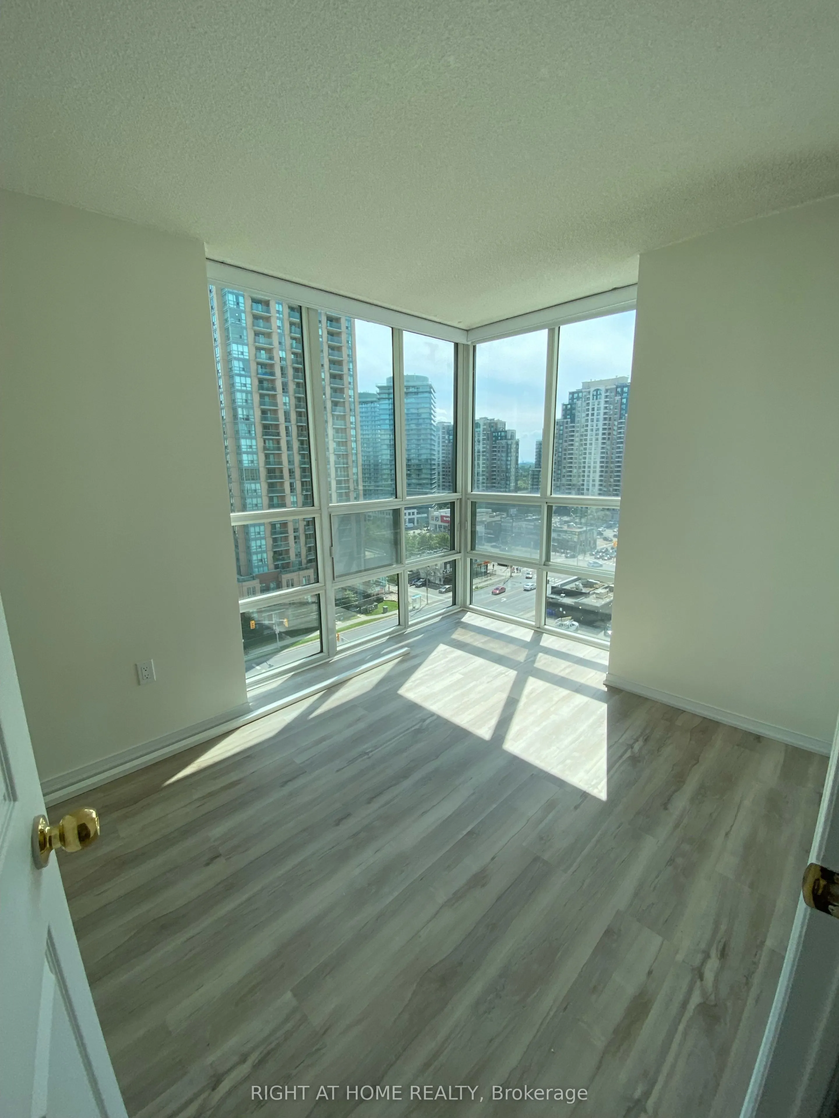 1 PEMBERTON Avenue, #1208