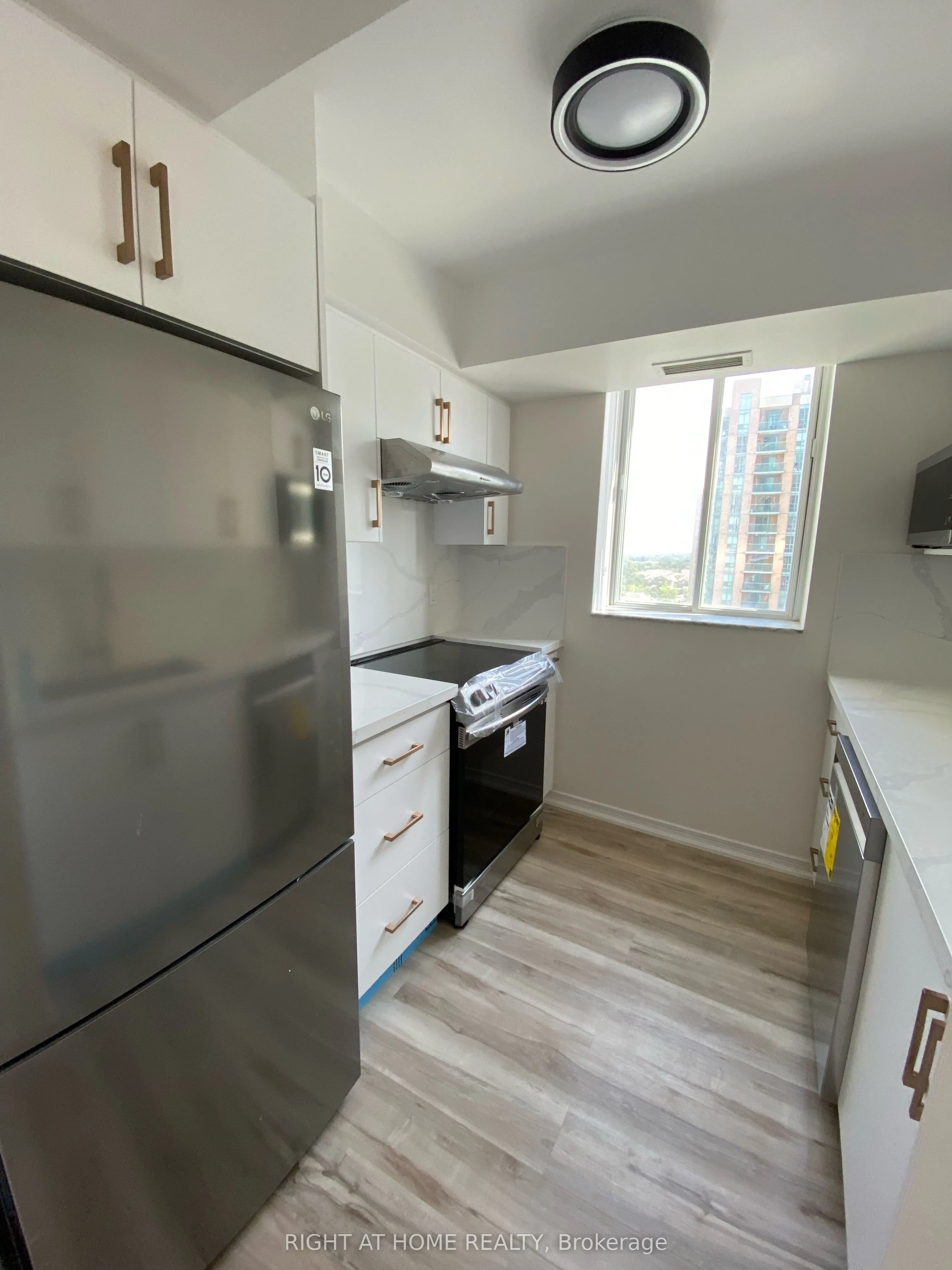 1 PEMBERTON Avenue, #1208