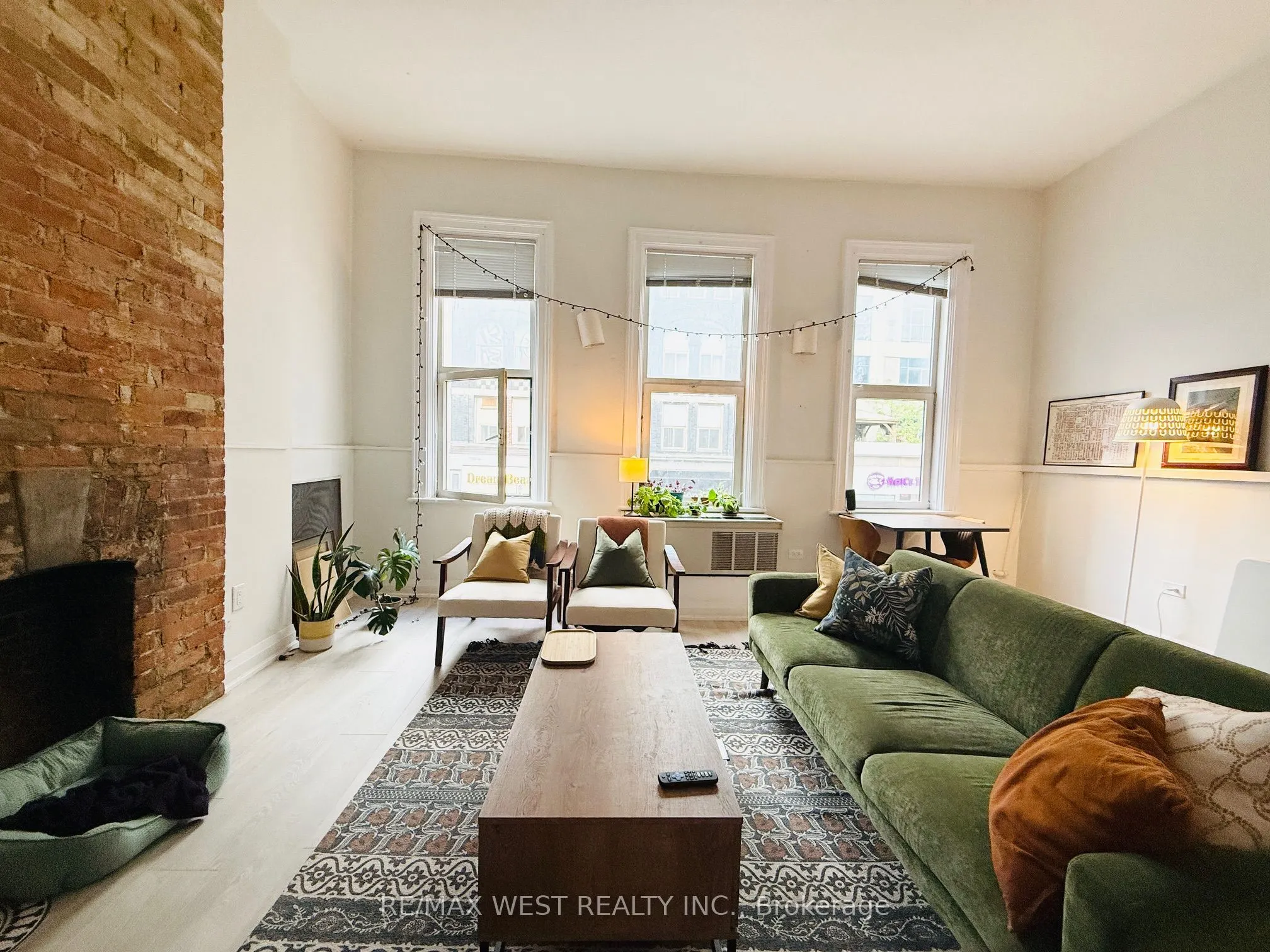 588 Yonge Street, #2nd Flr