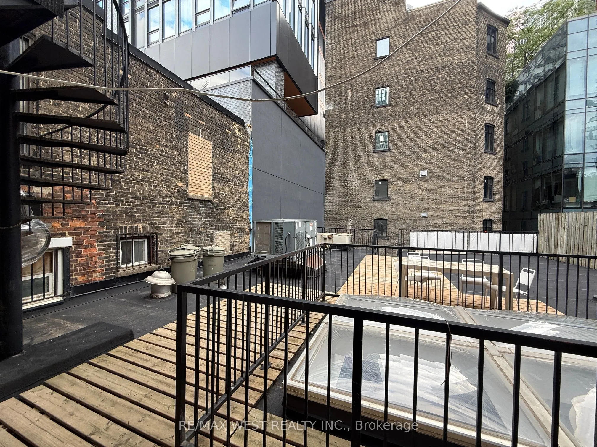588 Yonge Street, #2nd Flr