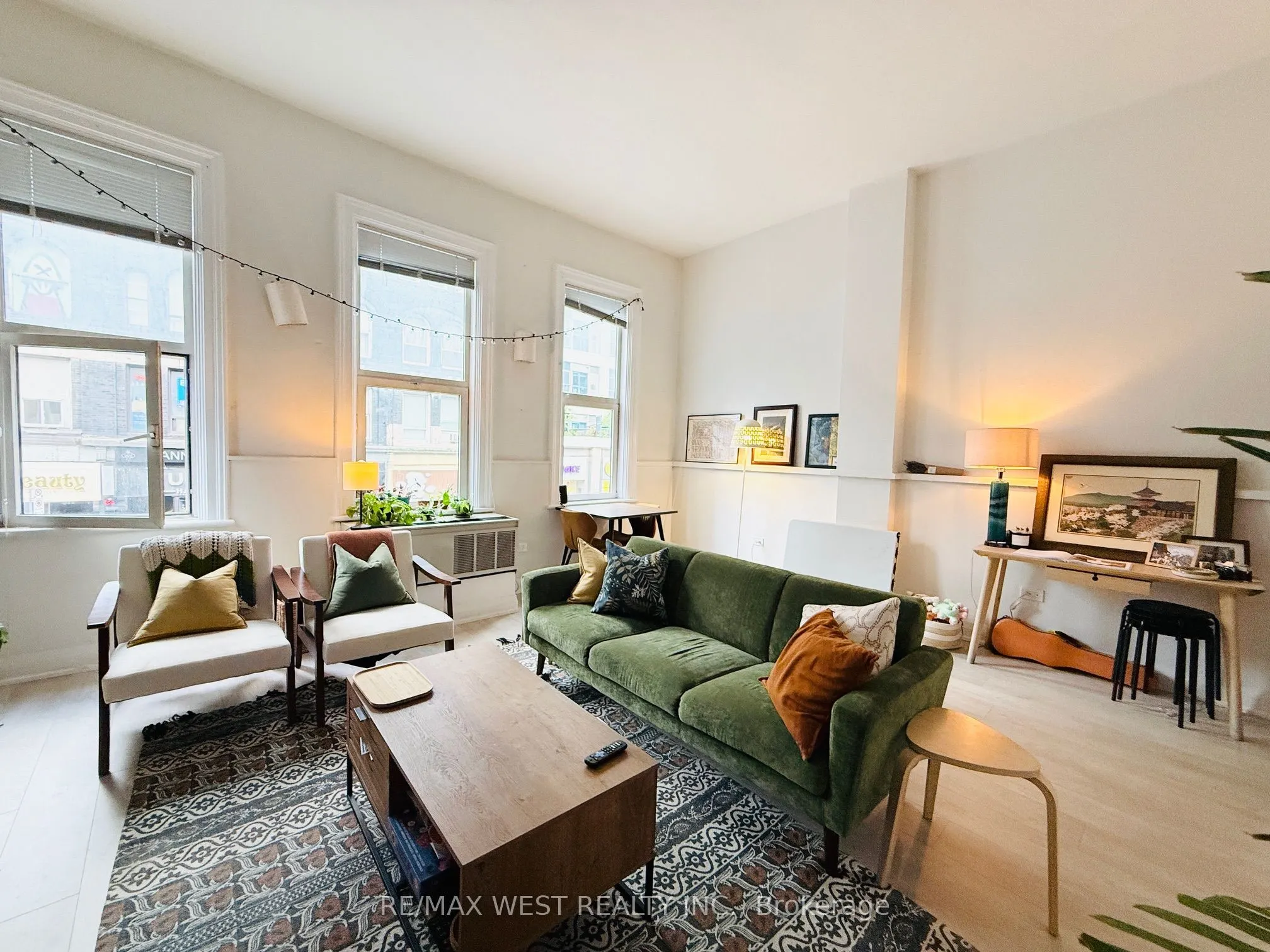 588 Yonge Street, #2nd Flr