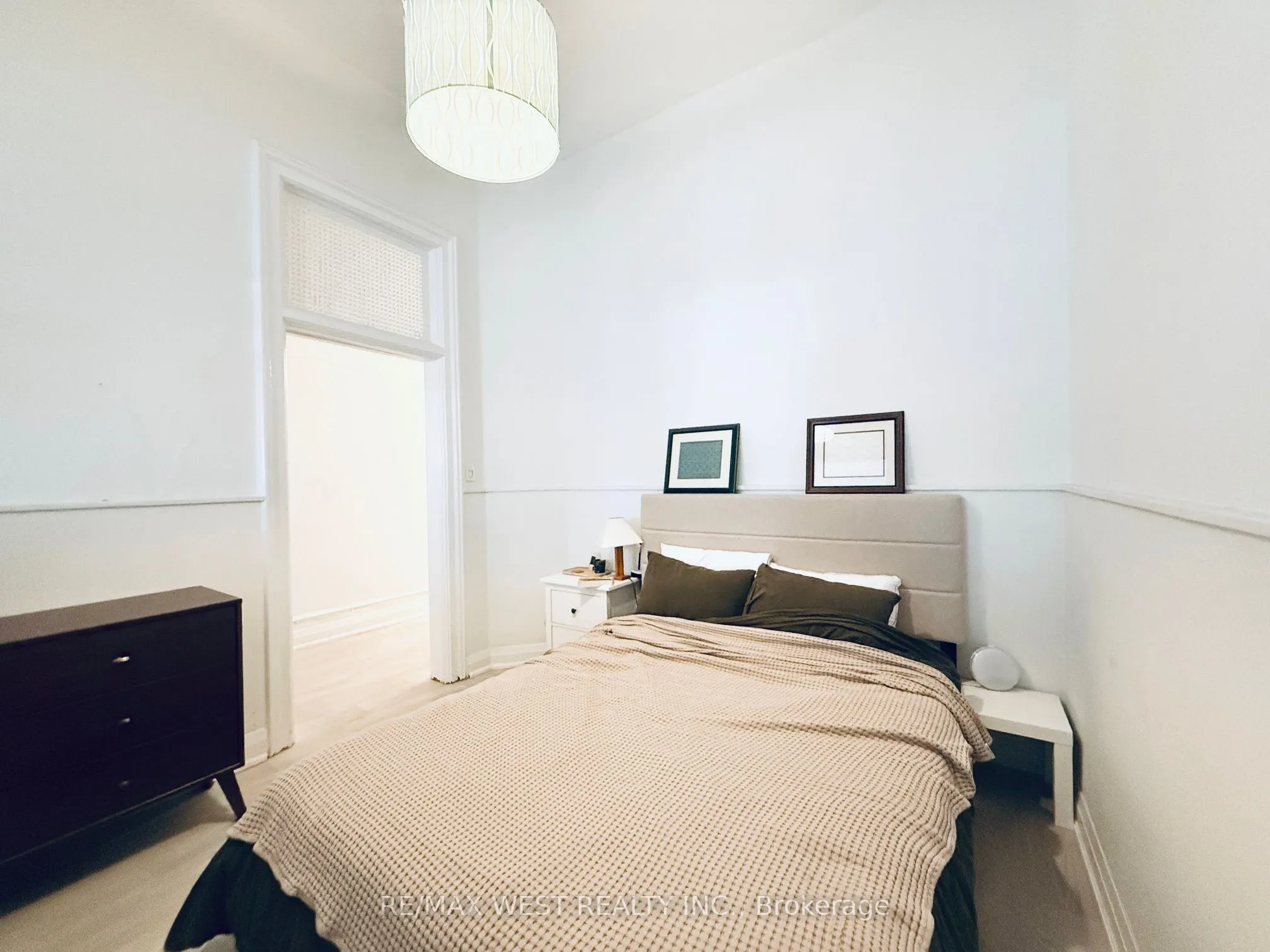 588 Yonge Street, #2nd Flr