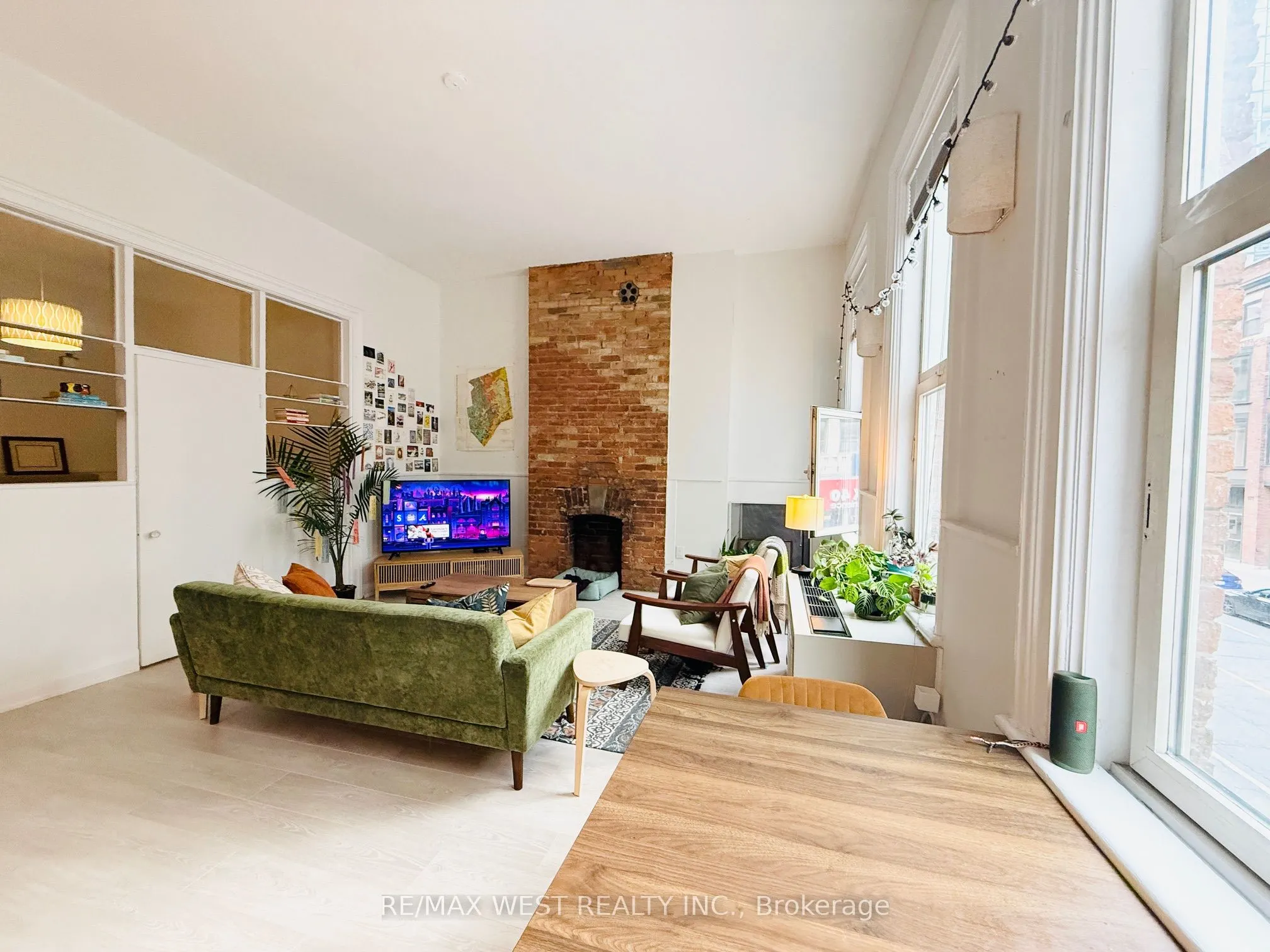 588 Yonge Street, #2nd Flr