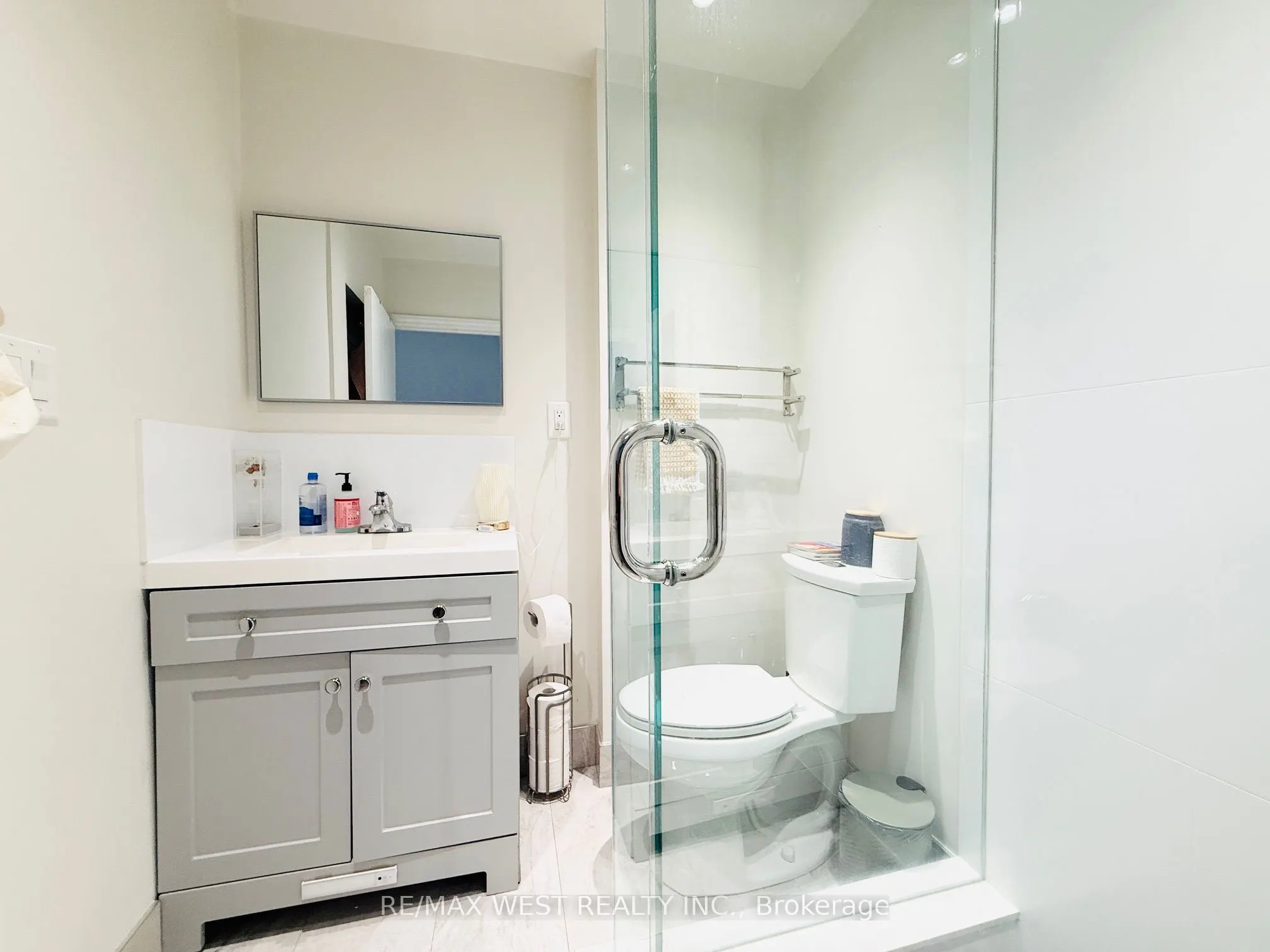 588 Yonge Street, #2nd Flr