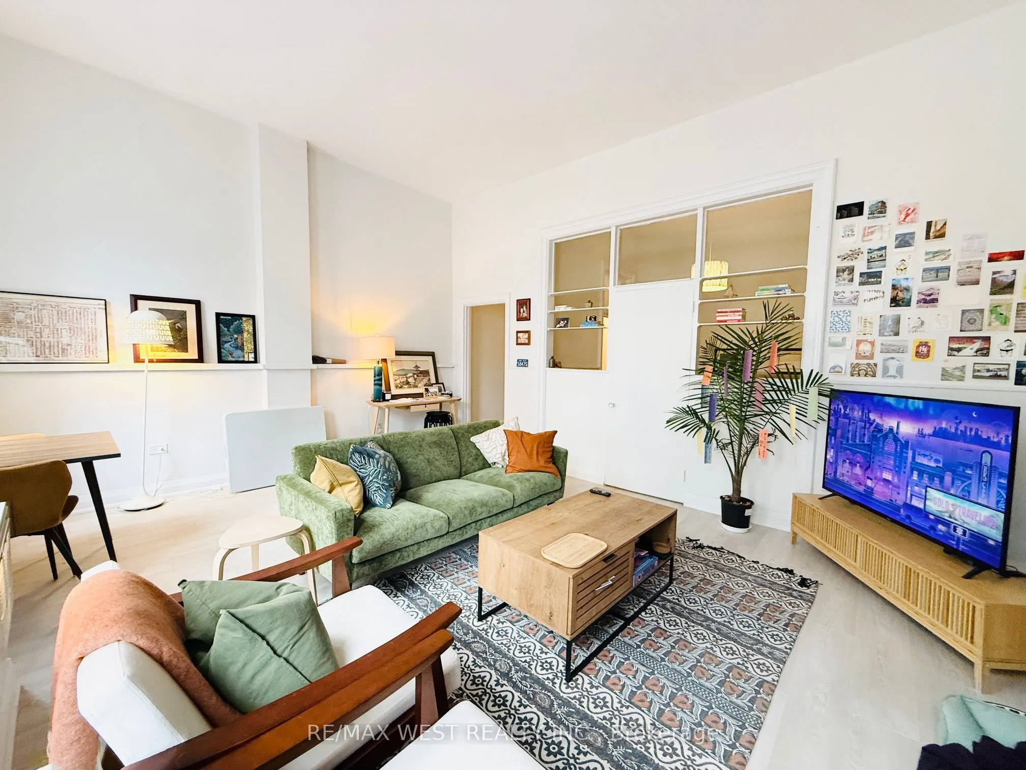 588 Yonge Street, #2nd Flr