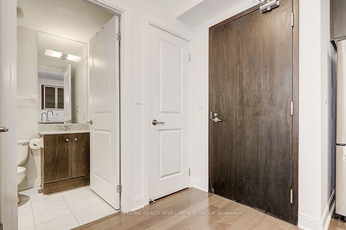 18 Yorkville Avenue, #704