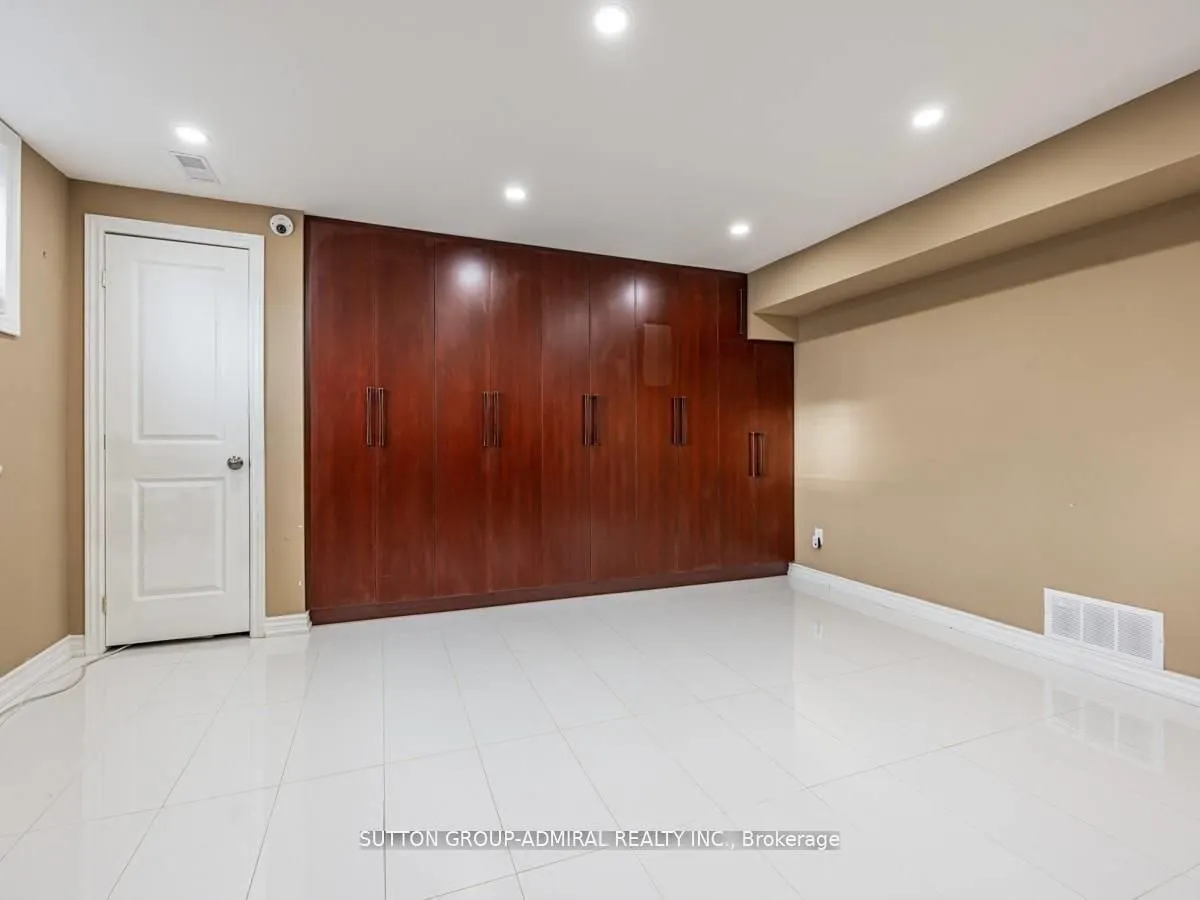 17 Dorchester Drive
