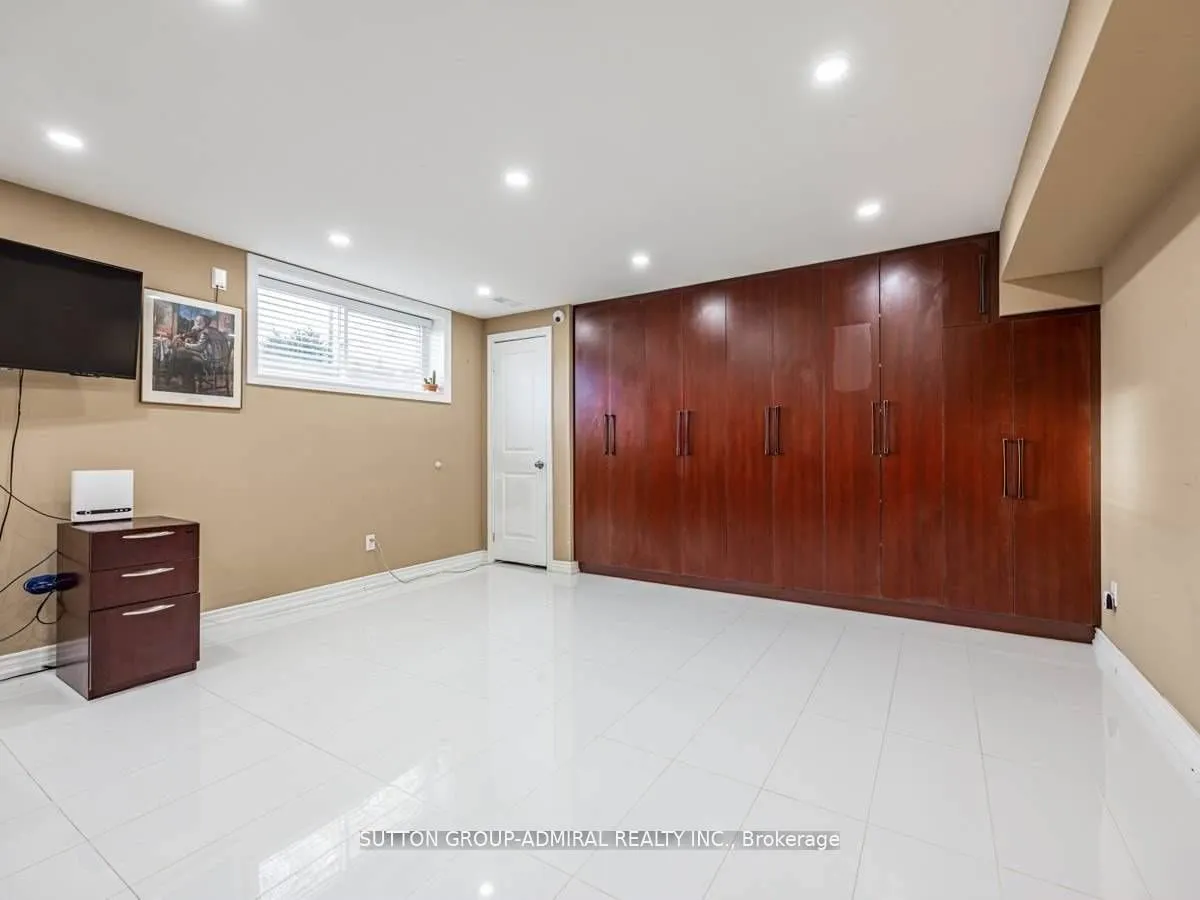 17 Dorchester Drive