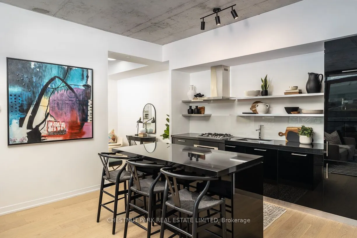 560 King Street W, #1014