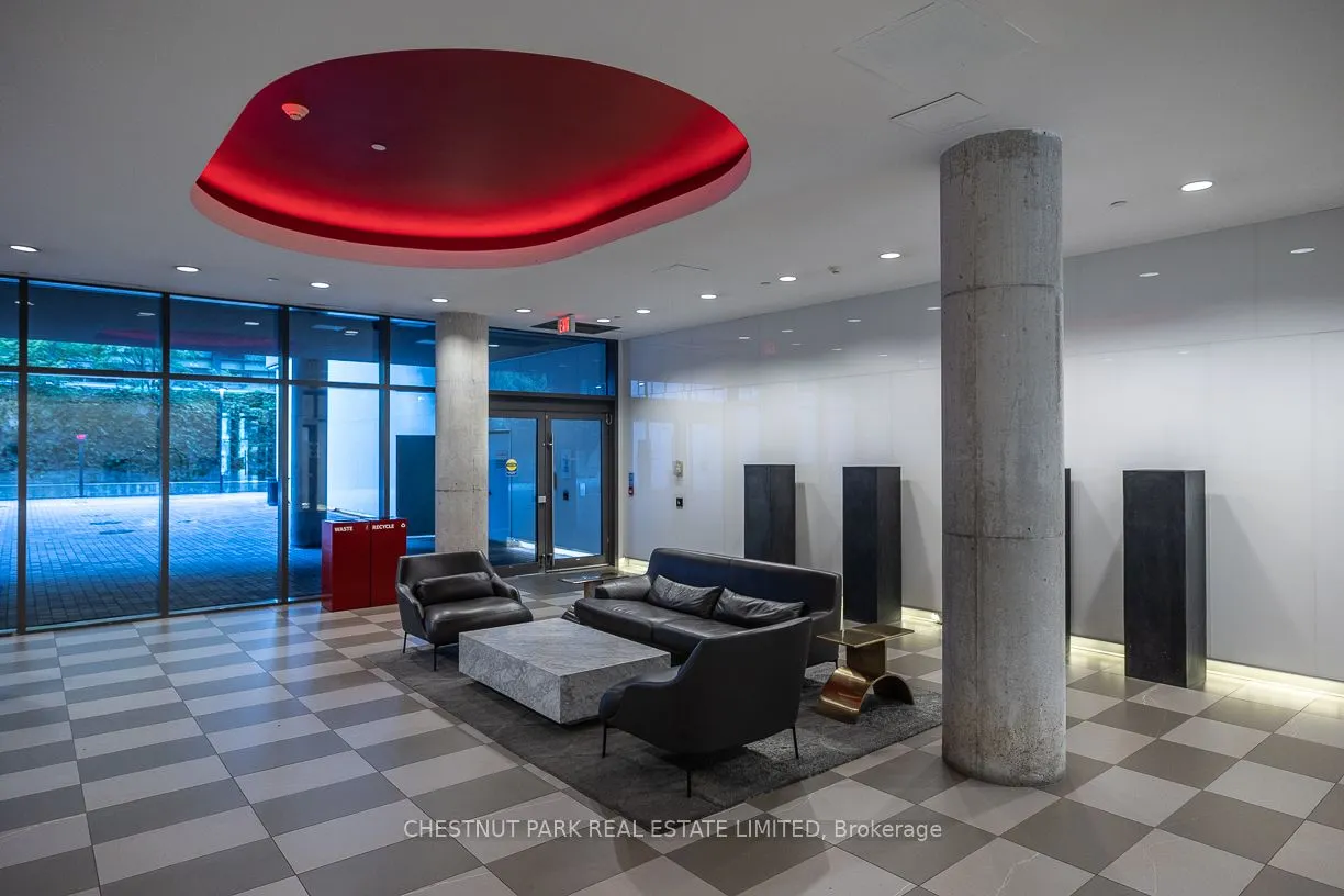 560 King Street W, #1014