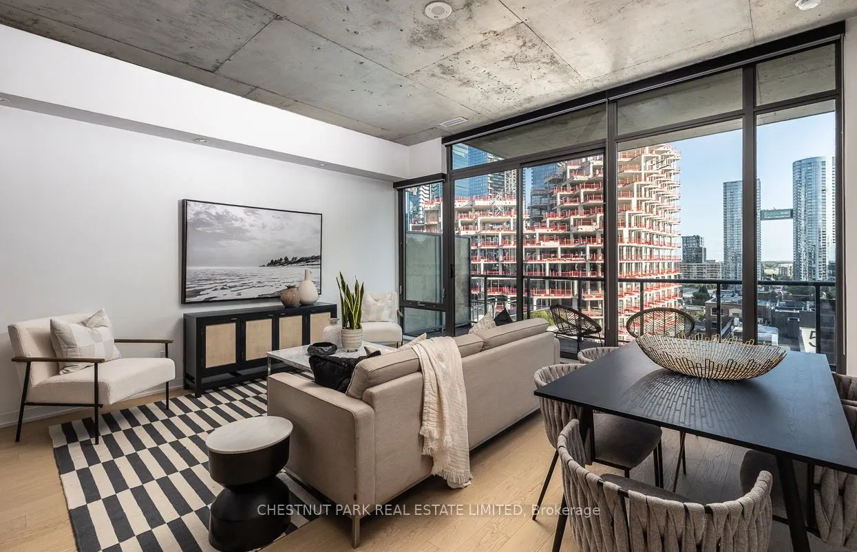 560 King Street W, #1014