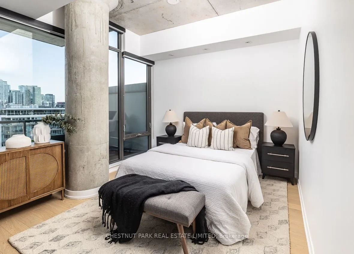 560 King Street W, #1014