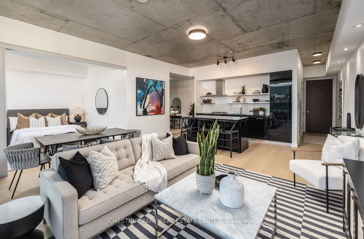 560 King Street W, #1014