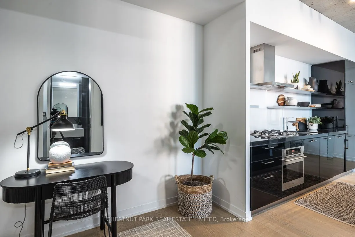 560 King Street W, #1014