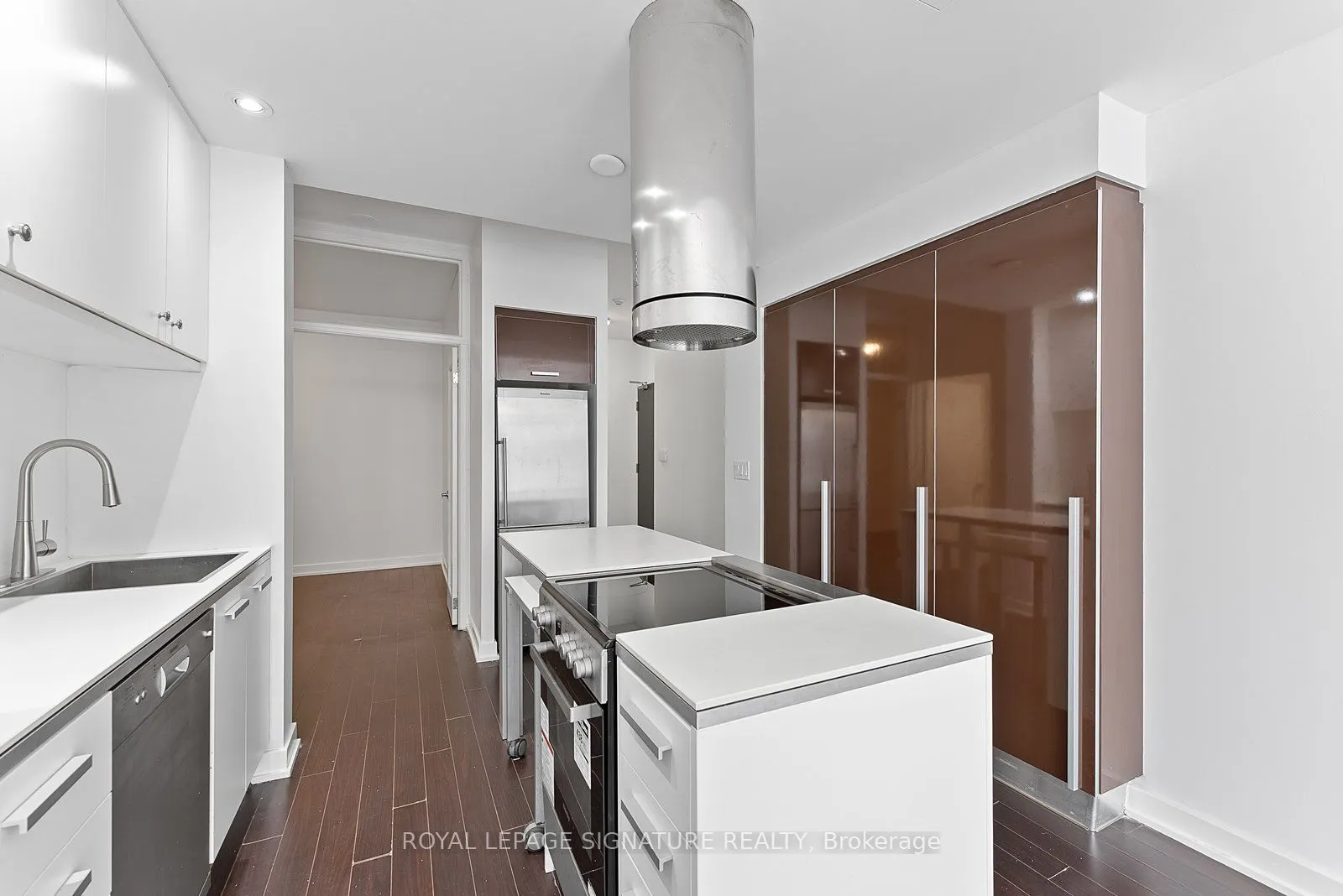 38 Dan Leckie Way, #725