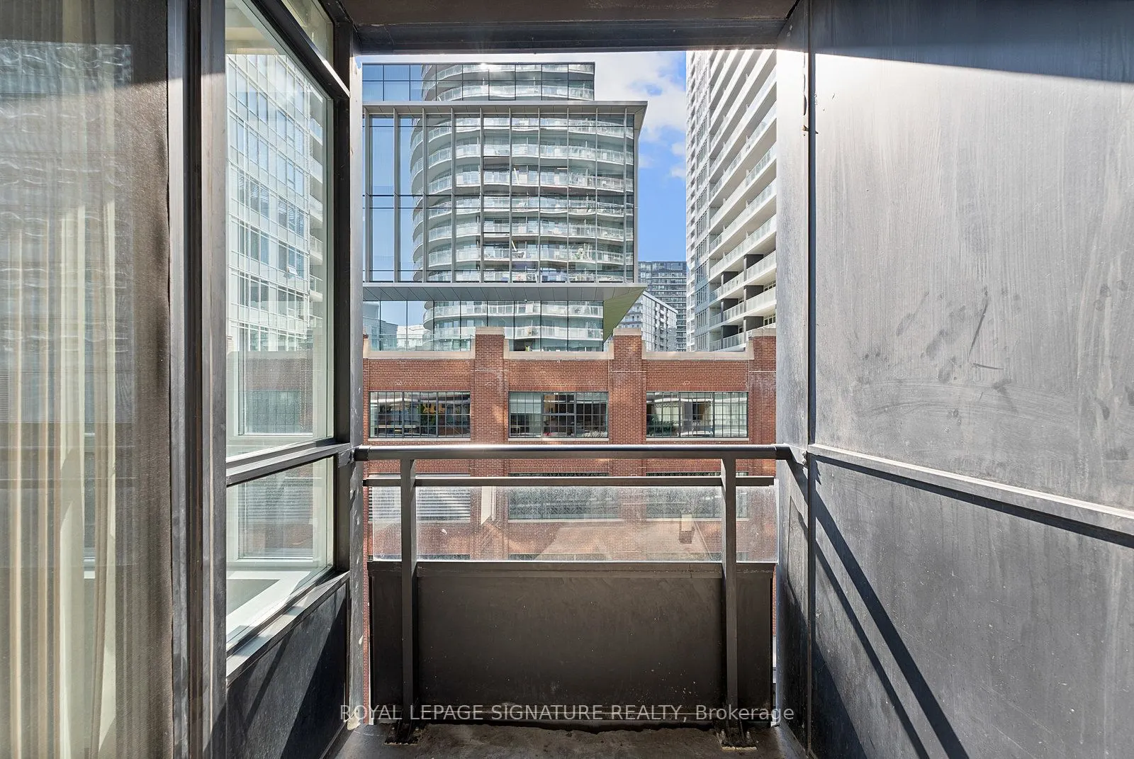 38 Dan Leckie Way, #725